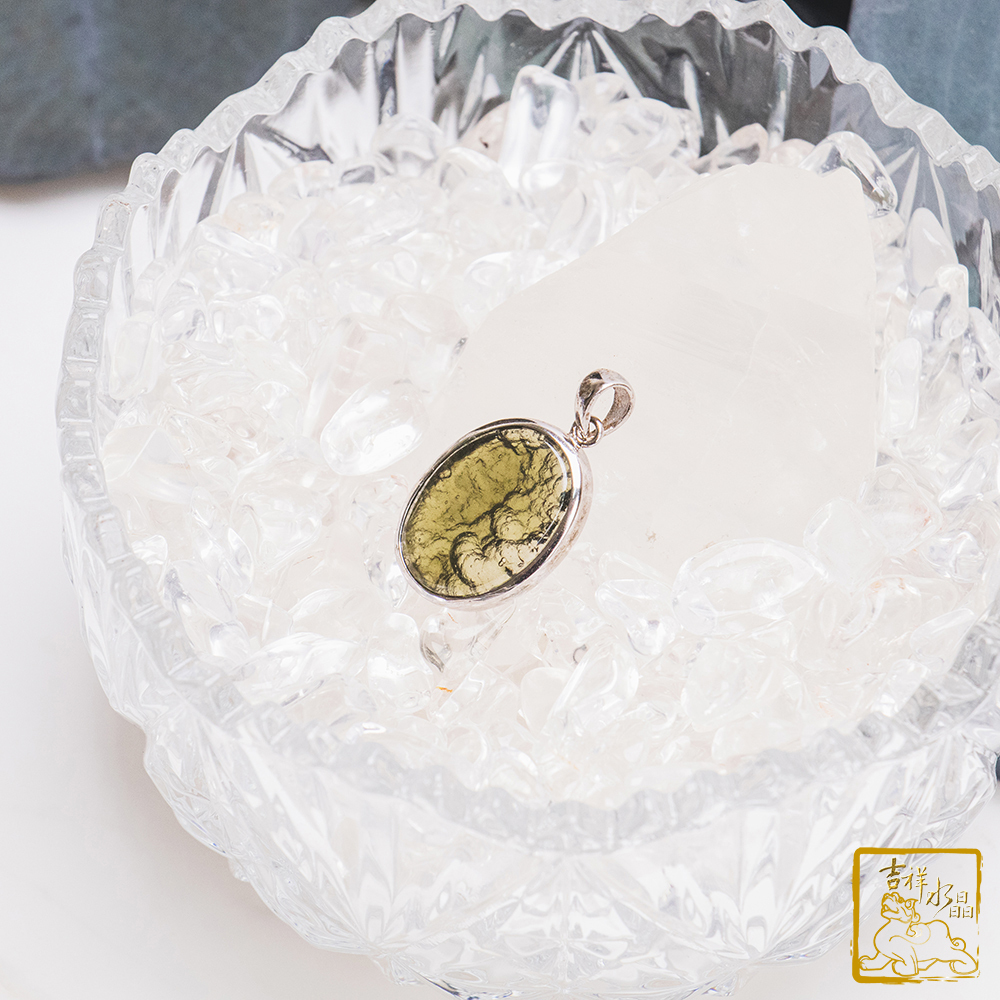 捷克綠玻隕石-捷克隕石橢圓墜 4g 心情愉悅