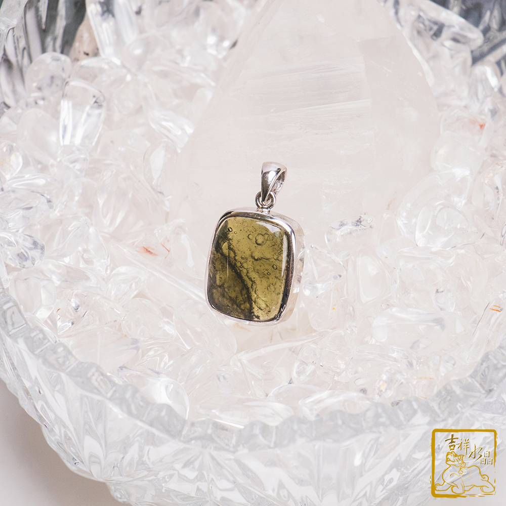 捷克綠玻隕石-捷克隕石方墜 4.7g 貴人事業