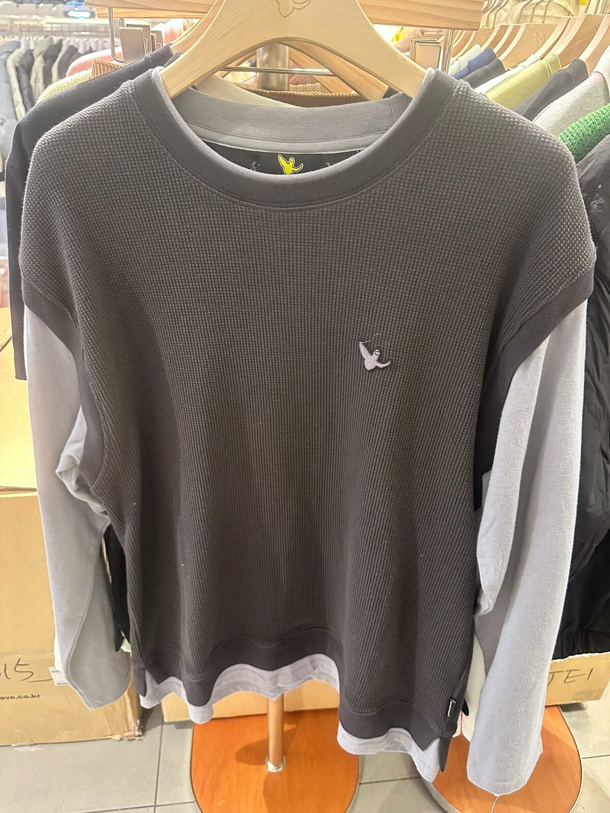 WHAT IT ISN'T  雙色拼接長袖 （K11 BR890）