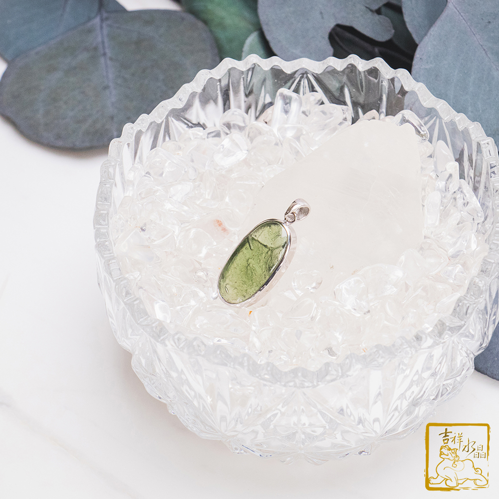捷克綠玻隕石-捷克隕石橢圓墜 5g 貴人事業