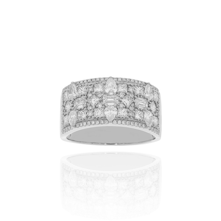 18K白金祖母綠形鑽石闊身戒指