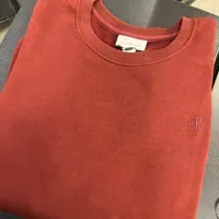 [S] CALVIN KLEIN ARCHIEVE LOGO FLEECE CROPPED SWEATSHIRT,RED, SP40602560-40WJ241602 (SCK616)