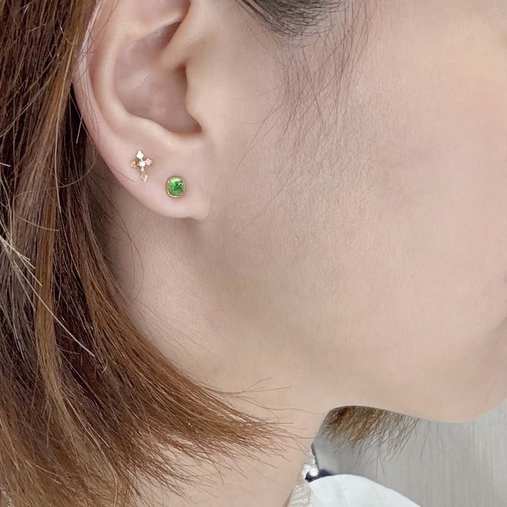 【me.luxe】K18沙佛萊金字塔耳環