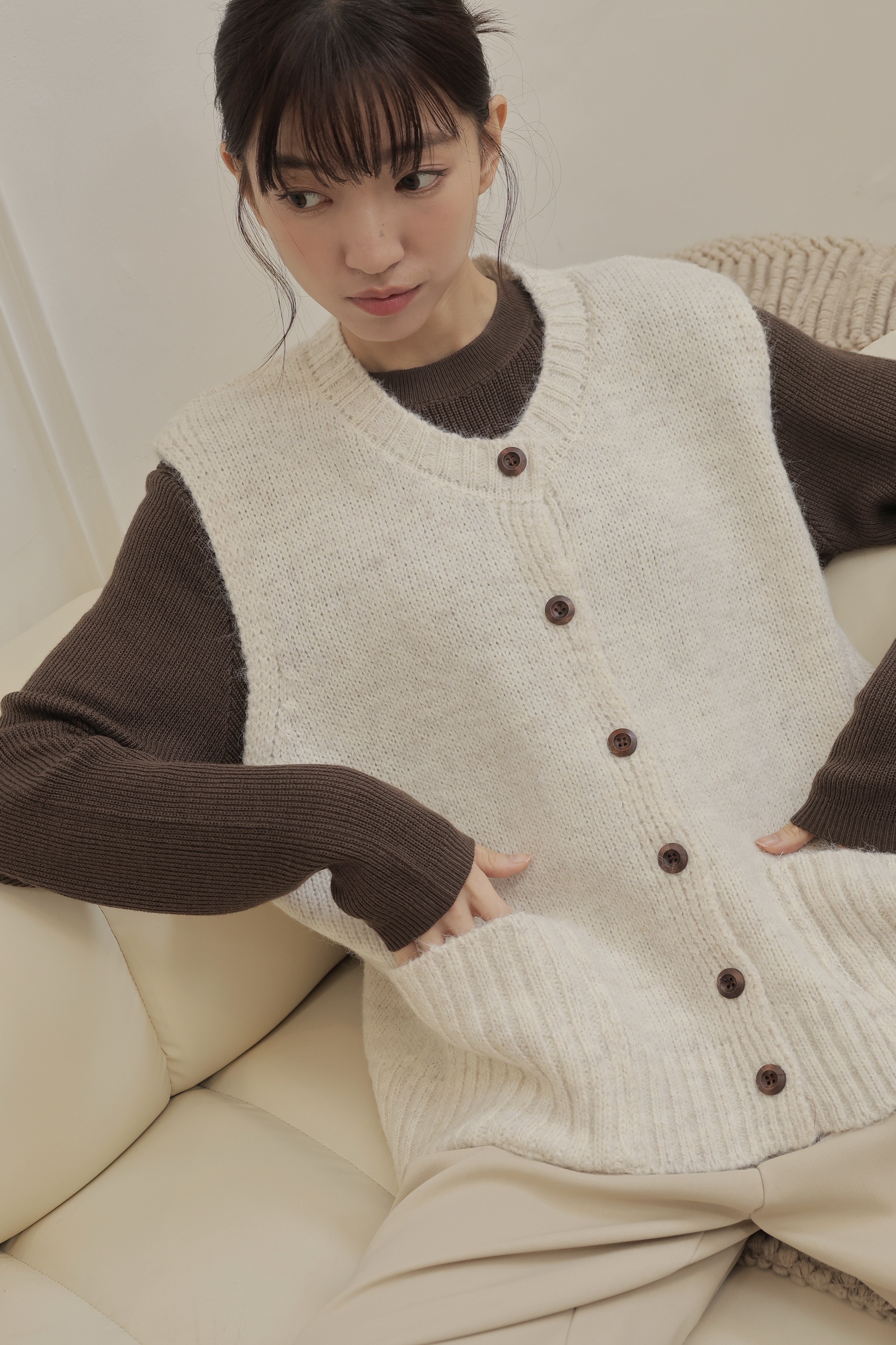 2603 圓領大口袋針織背心(4.5%羊毛）