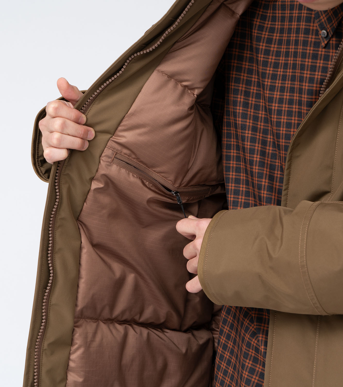 ON SALE: NANAMICA GORE-TEX SHORT DOWN JACKET - WET SAND PRE ORDER ITEM (預訂中)