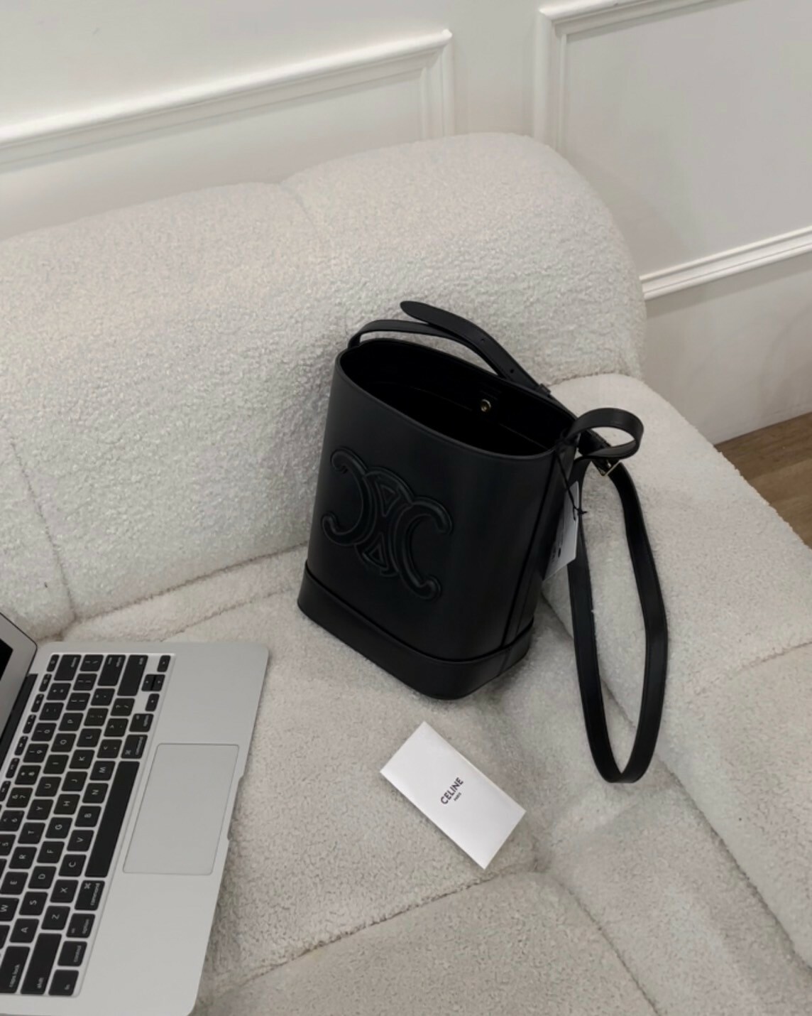 CELINE｜凱旋門皮革小號水桶包 黑色