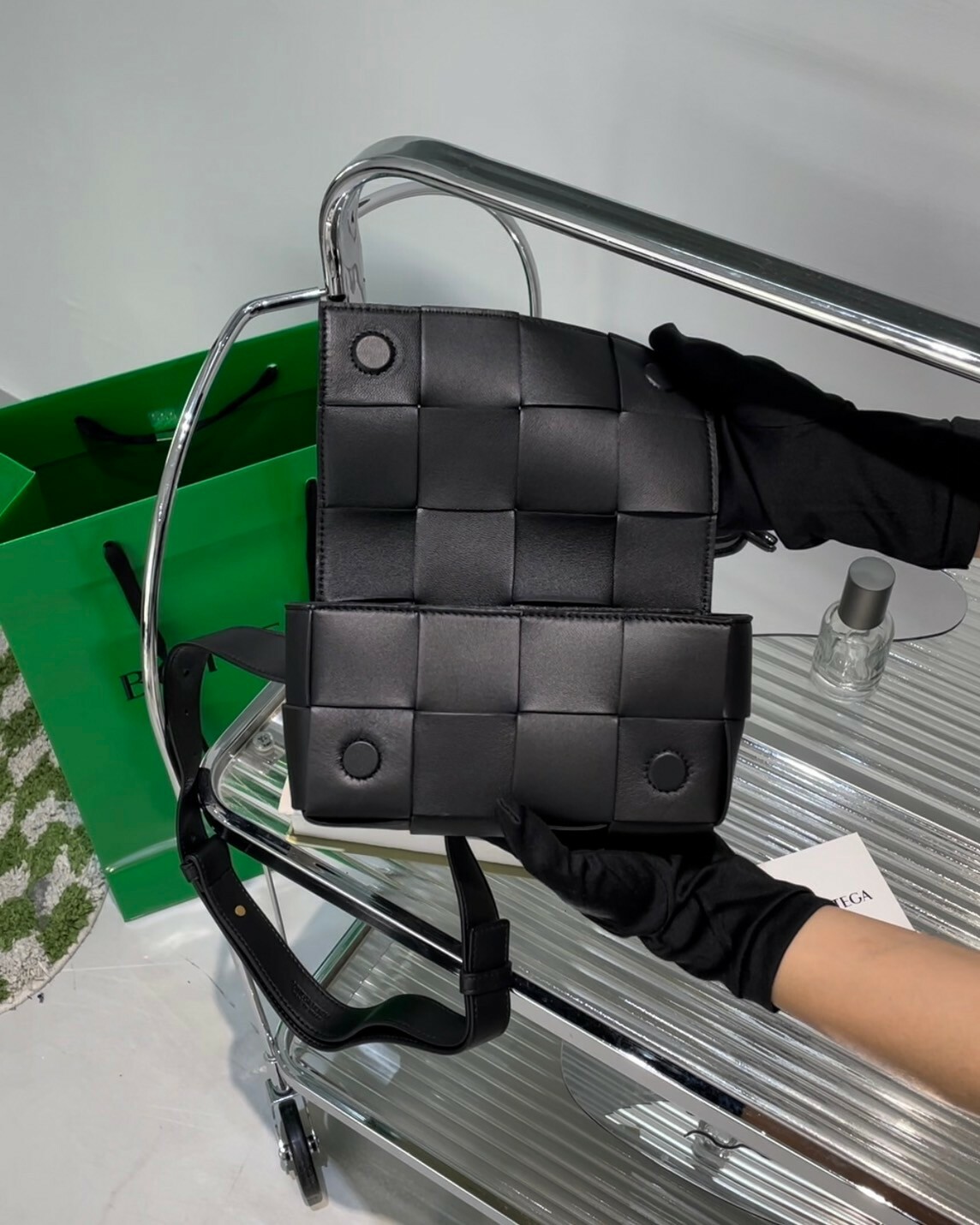 BV｜8格羊皮霧面卡帶腰包 黑色