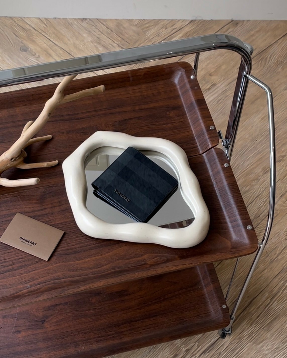 BURBERRY｜格紋內八卡雙折短夾 炭灰色