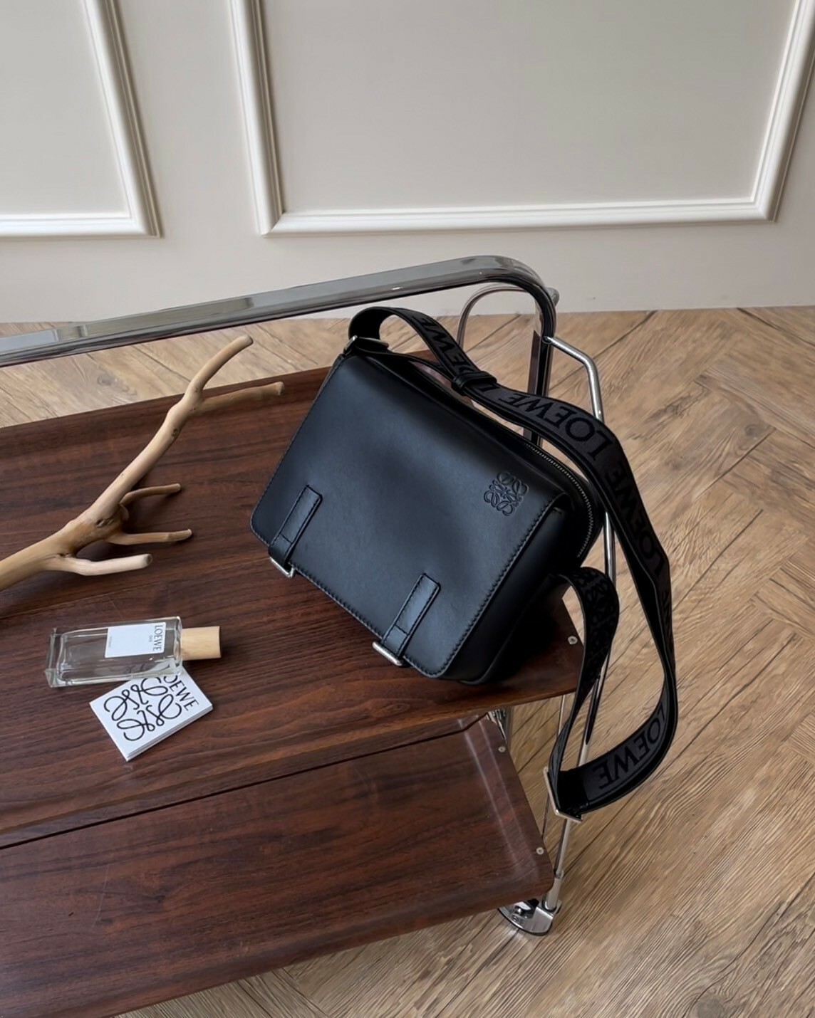 LOEWE｜柔軟光滑小牛皮郵差包 XS 黑色