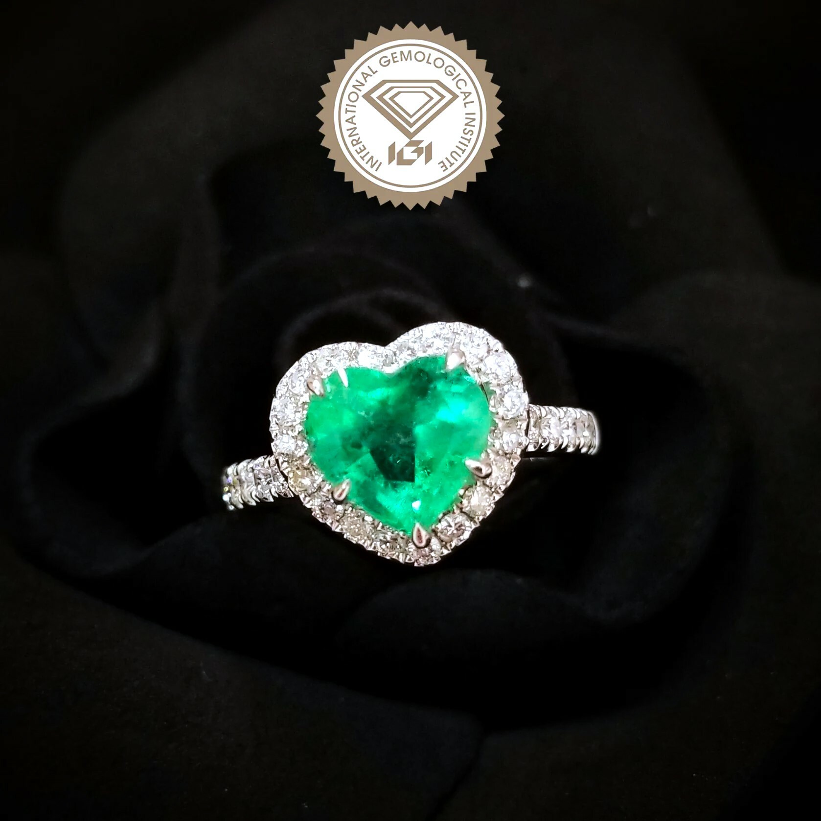 18K White Gold 1.80ct Emerald and Diamond Ring