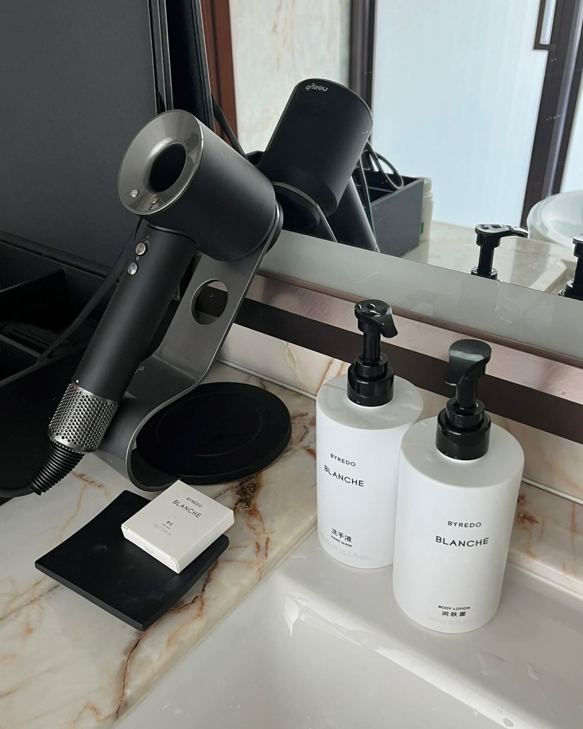 ＜日本限定發售＞Dyson Supersonic HD08 戴森 吹風機 負離子 黑銀色