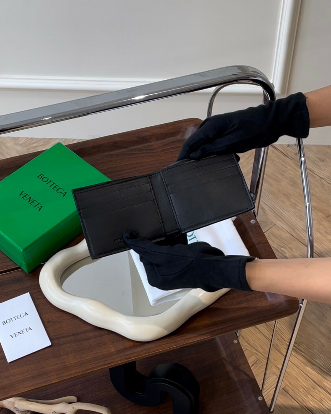 BV｜四格大編織內六卡雙折短夾 黑色