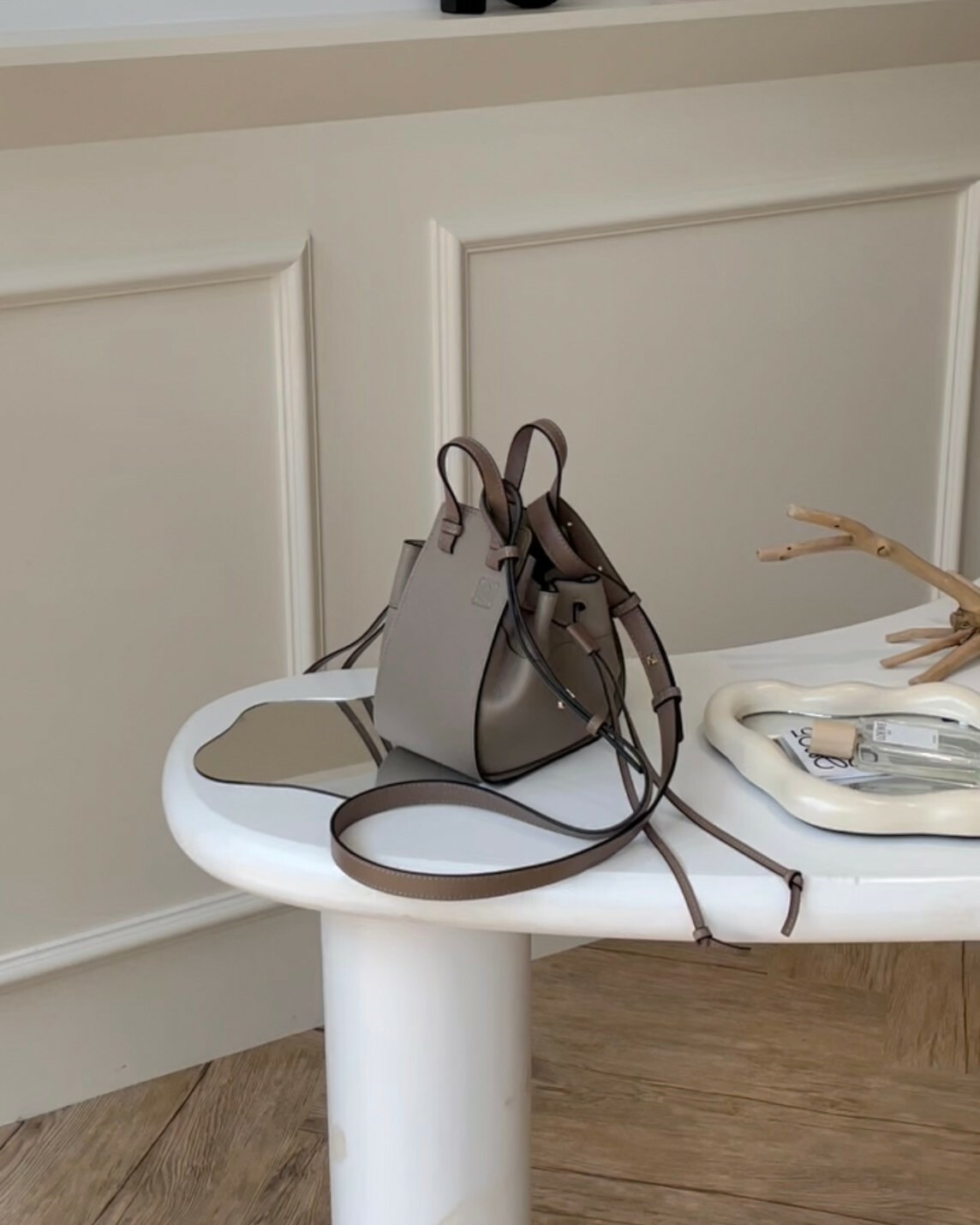 LOEWE｜HAMMOCK 迷你吊床包 沙色