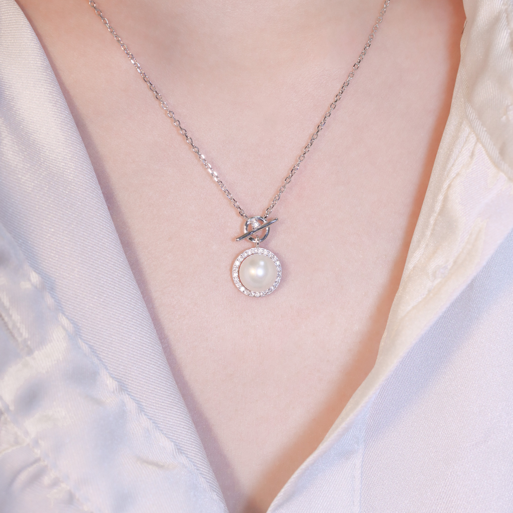 | 925純銀・厚鍍白金・莫桑石・珍珠 | 堅定圍繞你項鍊 | NE1271 |