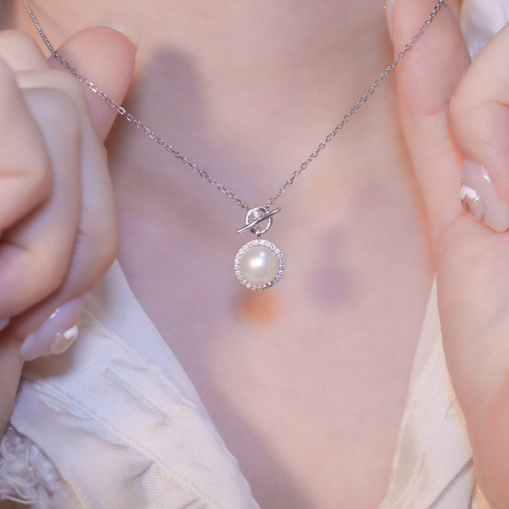 | 925純銀・厚鍍白金・莫桑石・珍珠 | 堅定圍繞你項鍊 | NE1271 |