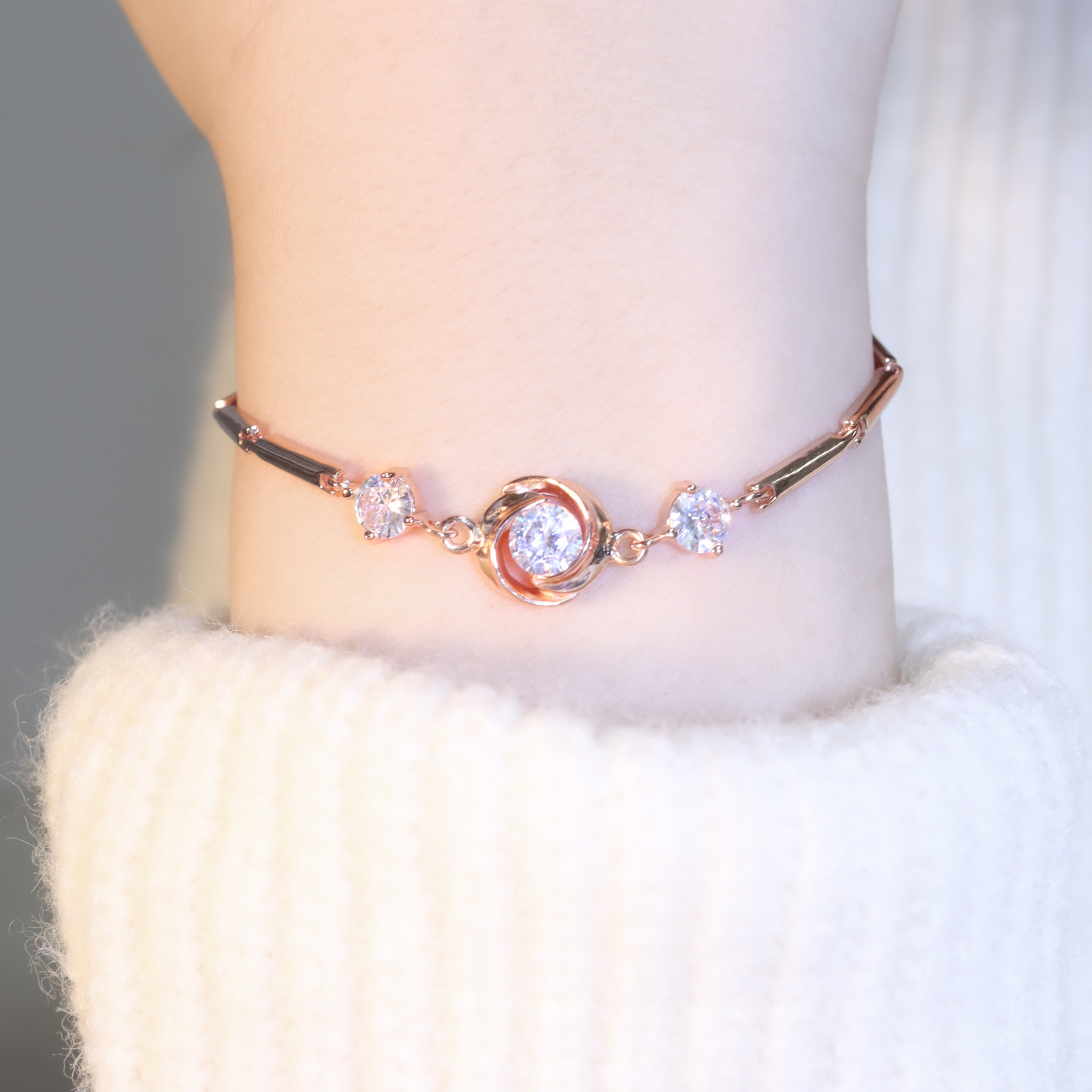 | 925純銀・厚鍍白金・厚鍍玫瑰金 | 悉心小玫瑰軟手鐲(銀/玫瑰金) | BR1202 |