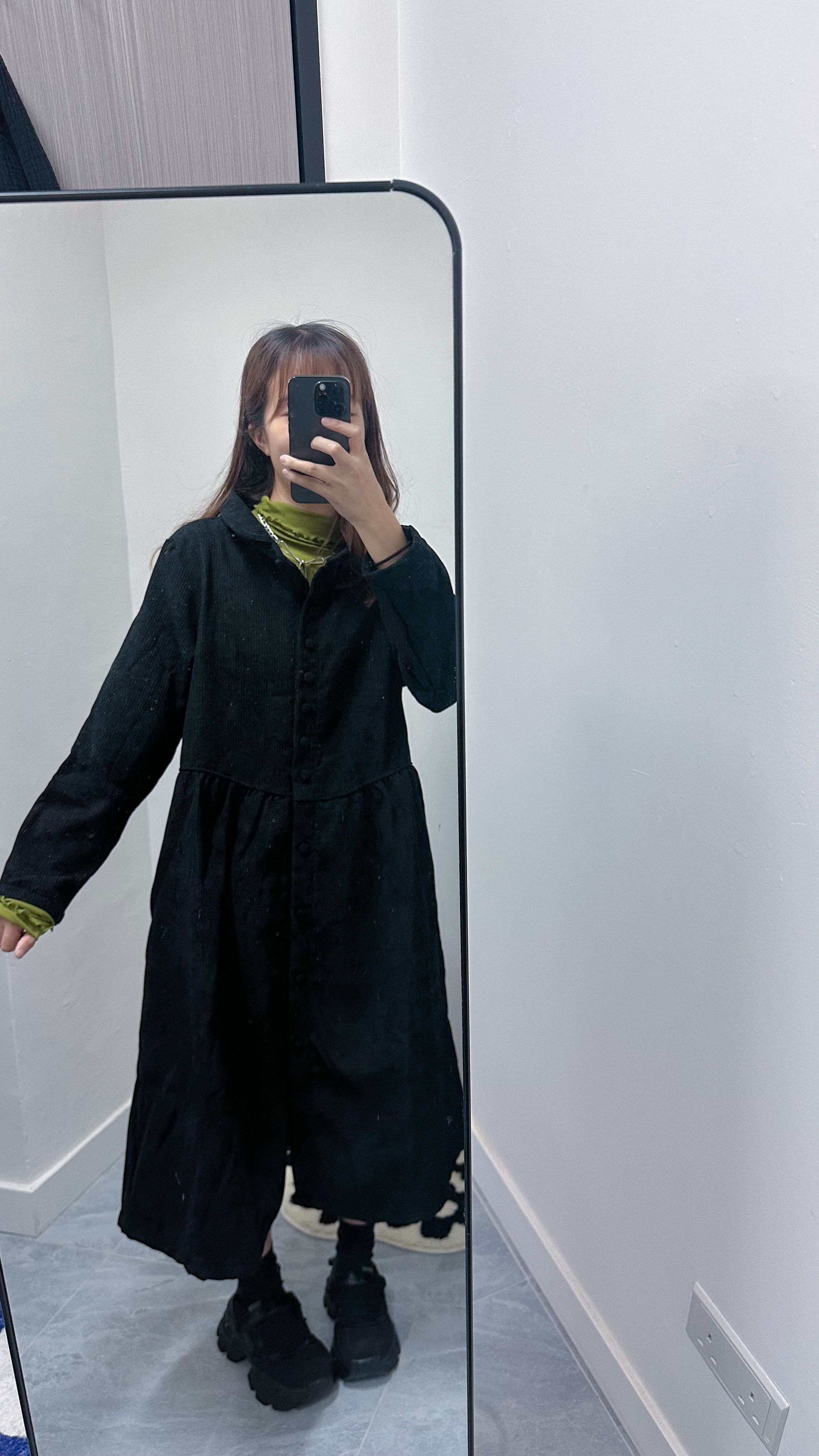 黑色燈芯絨加絨娃娃領OPS