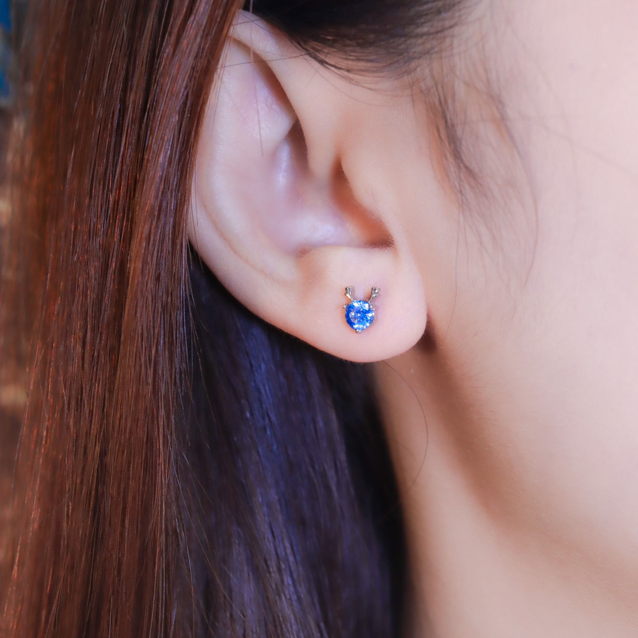 | 925純銀・白金 | 可愛麋鹿耳環 （白色 /藍色） | EA0879 |