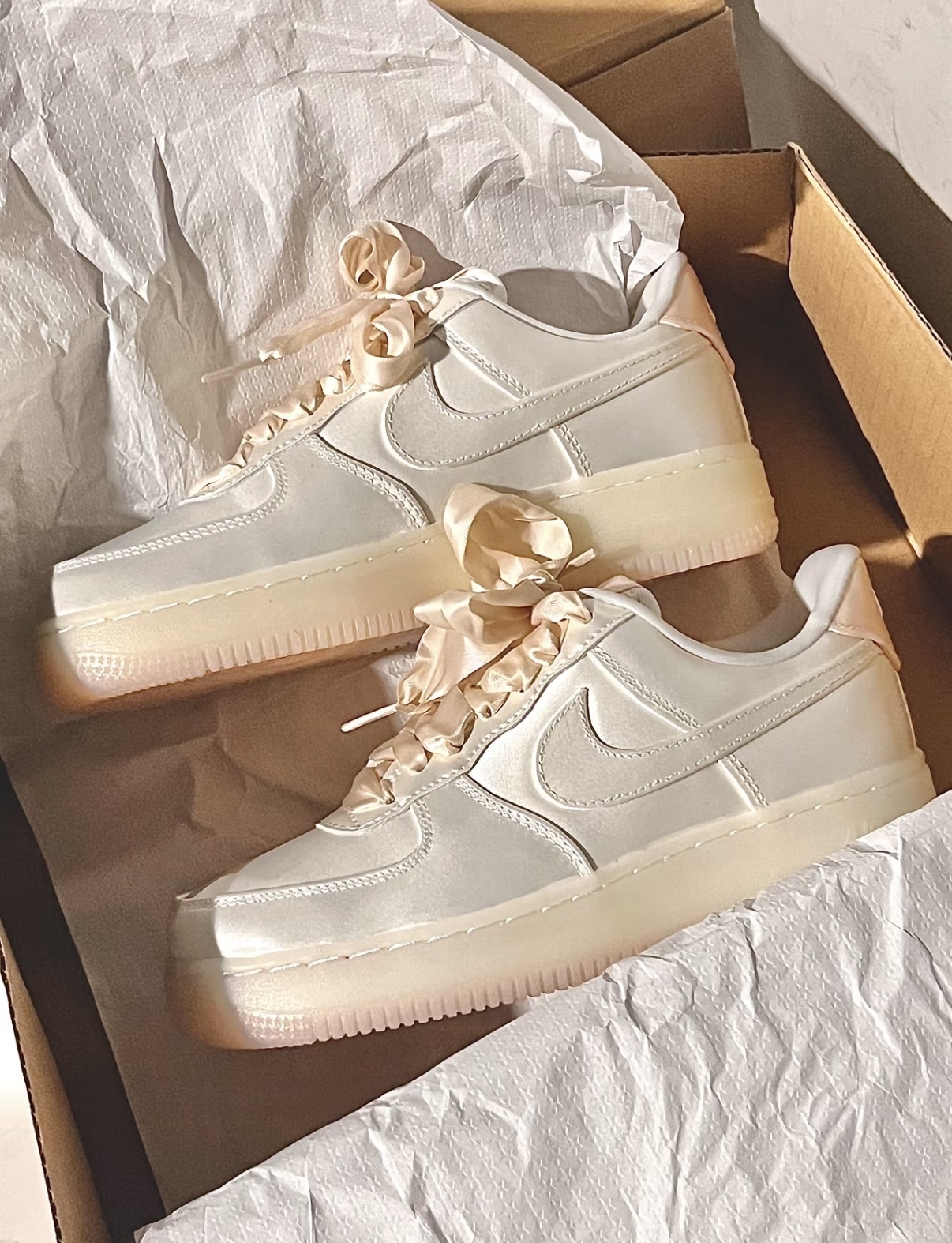 Nike Air Force 1 AF1 櫻桃粉絲綢 米白色 絲綢緞面 緞帶鞋帶 果凍底 女款 HQ3762-133/預購