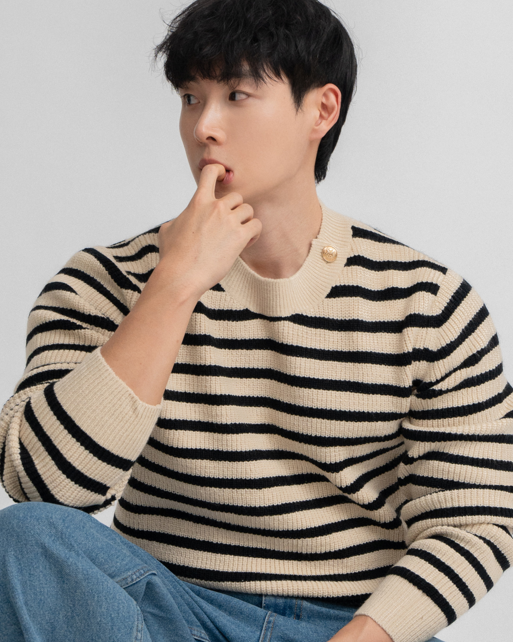 肩章條紋圓領針織衫