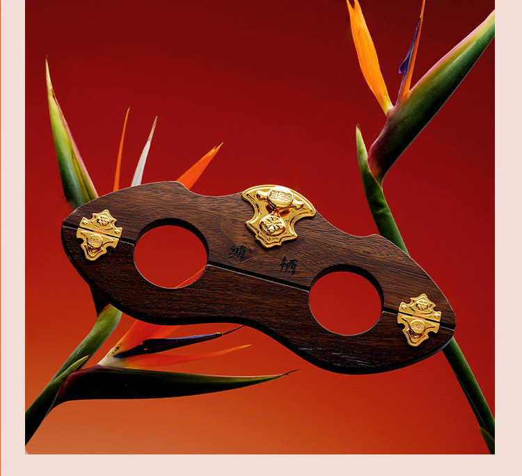 UPKO,義大利 UPKO,UPKO 日落山川木枷頸枷手枷組合,調教時尚,調教,調教扮演,BDSM,SM,親密關係,格雷,角色扮演,捆綁,禮物,繩縛,束縛,綁帶,口球,手拍,頸圈,項圈,牽引鏈,手銬,腳銬,馬鞭