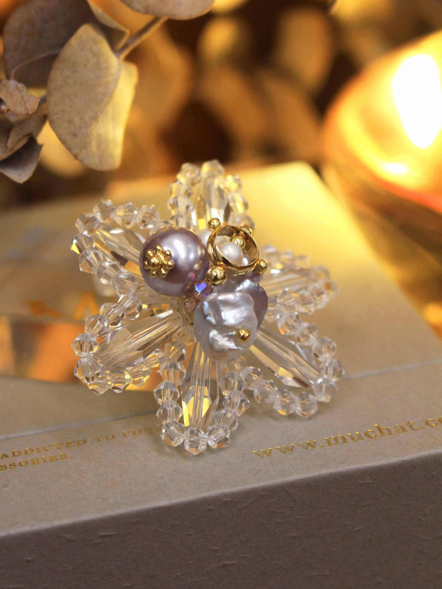 瑪伊演員夢。MUCHAT手作14KGP施華洛珍珠雪花別針