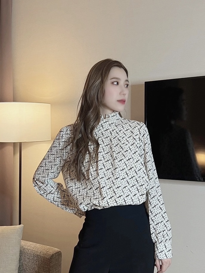 壓褶半領印花收腰上衣