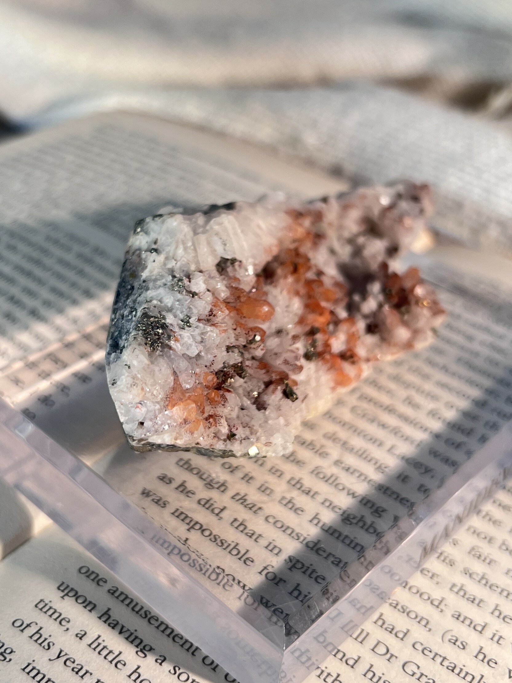 紅水晶共生黃鐵礦 Red Quartz