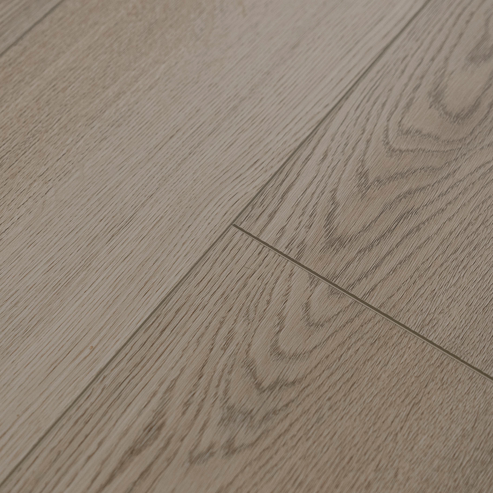 雨霧木屋 Cabin in the Rain｜灰棕色木紋地板