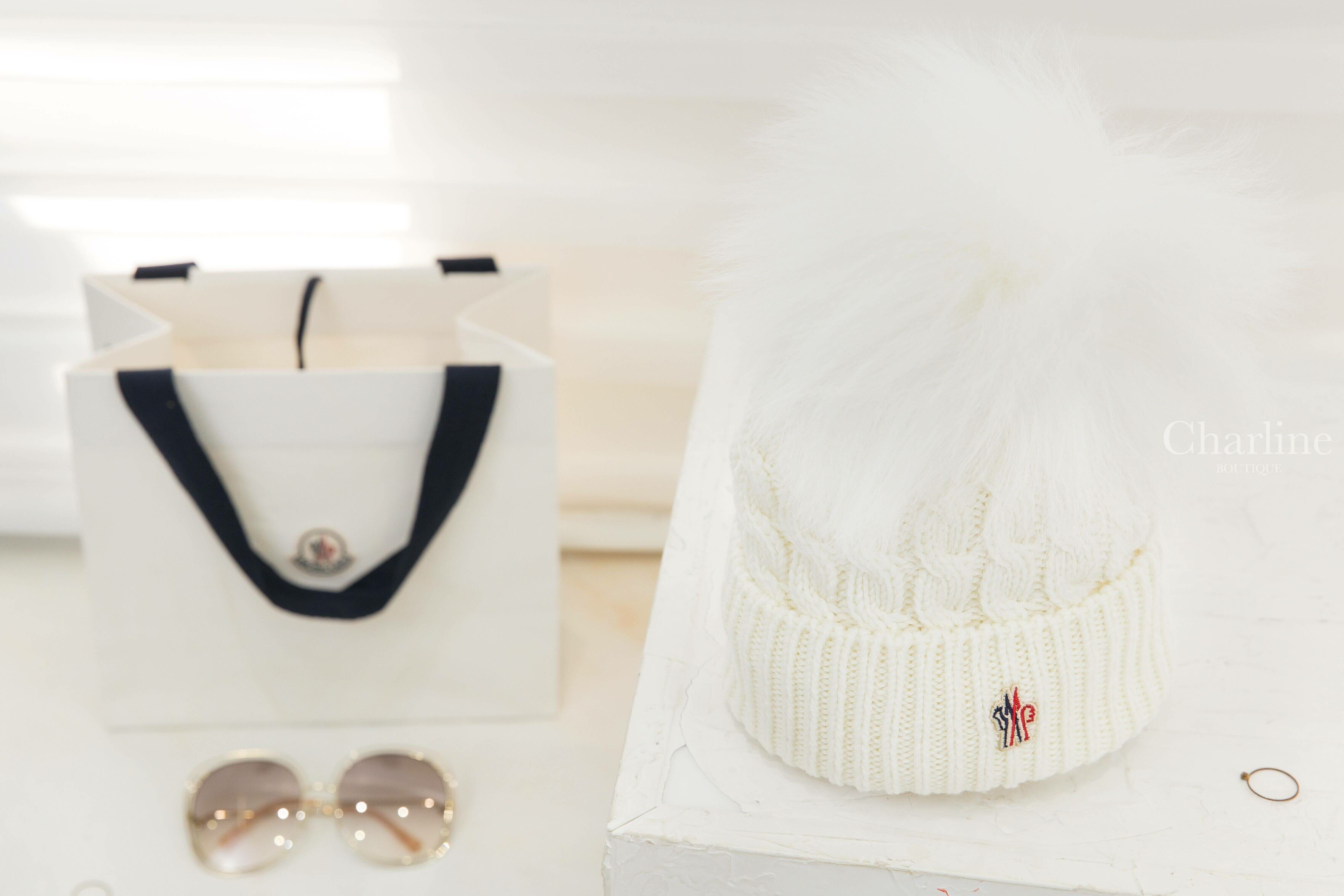 Moncler Wool Beanie With Pom Pom 白色刺繡Logo羊絨球麻花針織毛帽-Charline Boutique 精品代購