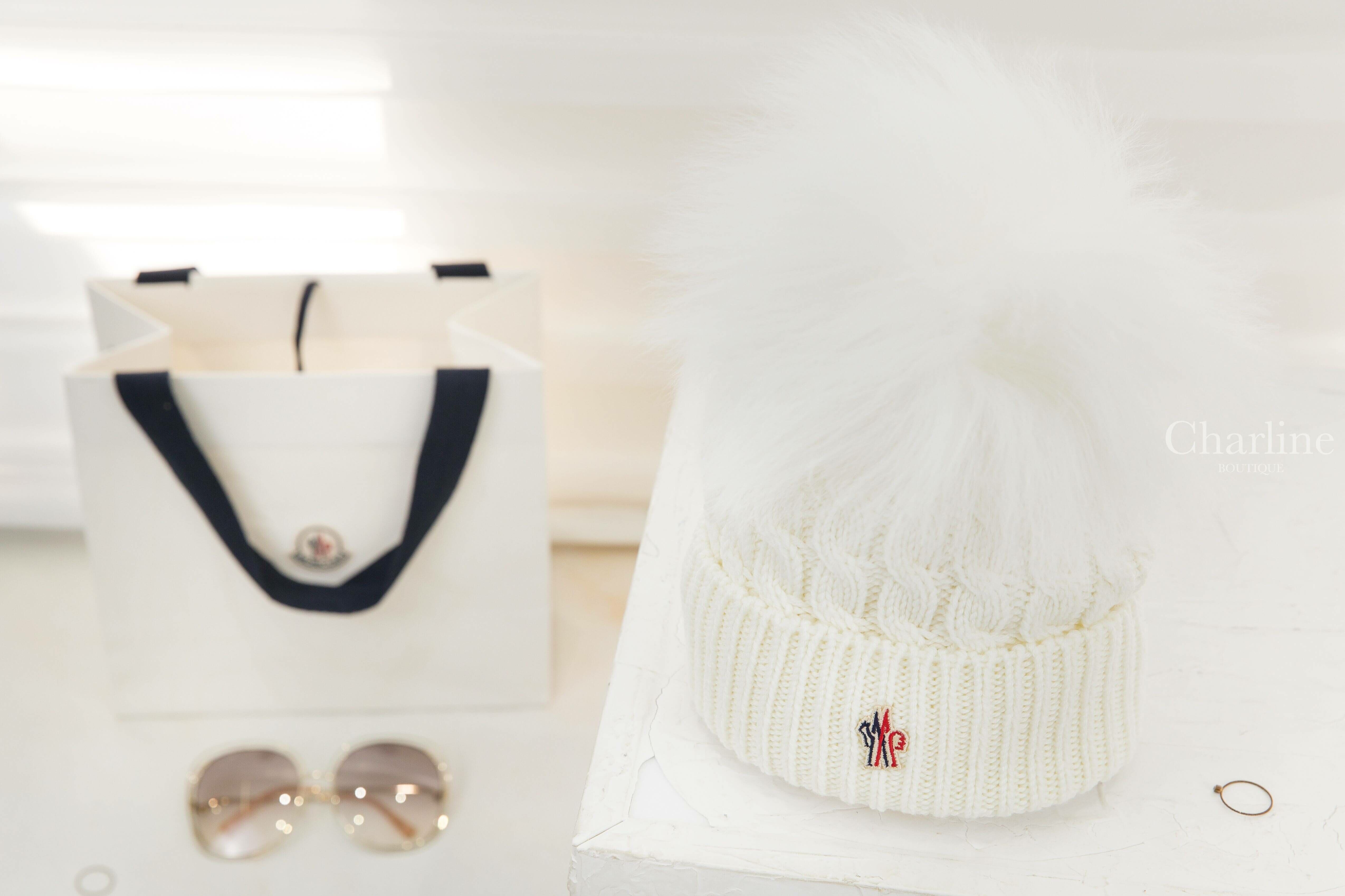 Moncler Wool Beanie With Pom Pom 白色刺繡Logo羊絨球麻花針織毛帽-Charline Boutique 精品代購