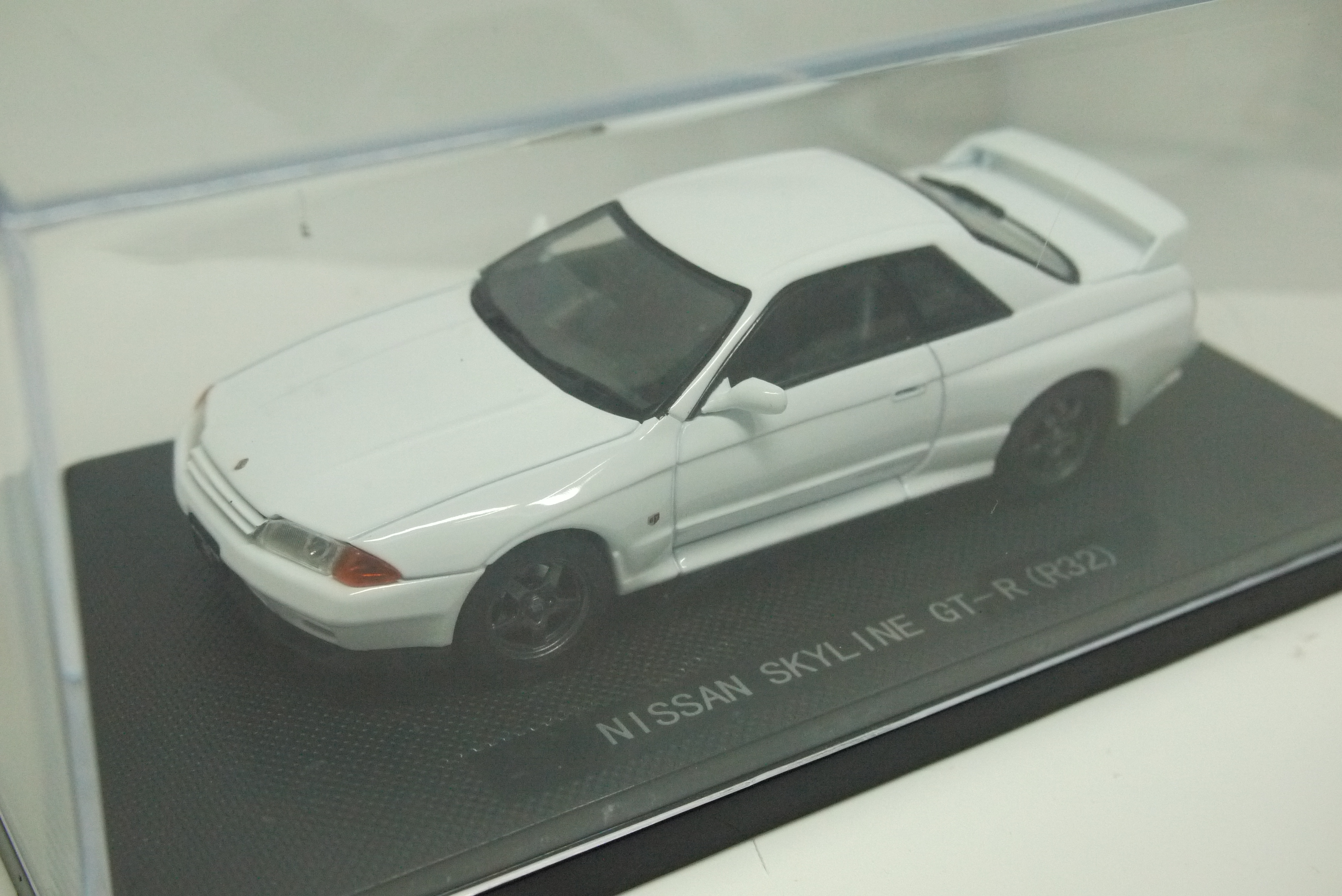 EBBRO 1/43 NISSAN SKYLINE GT-R R32 WHITE