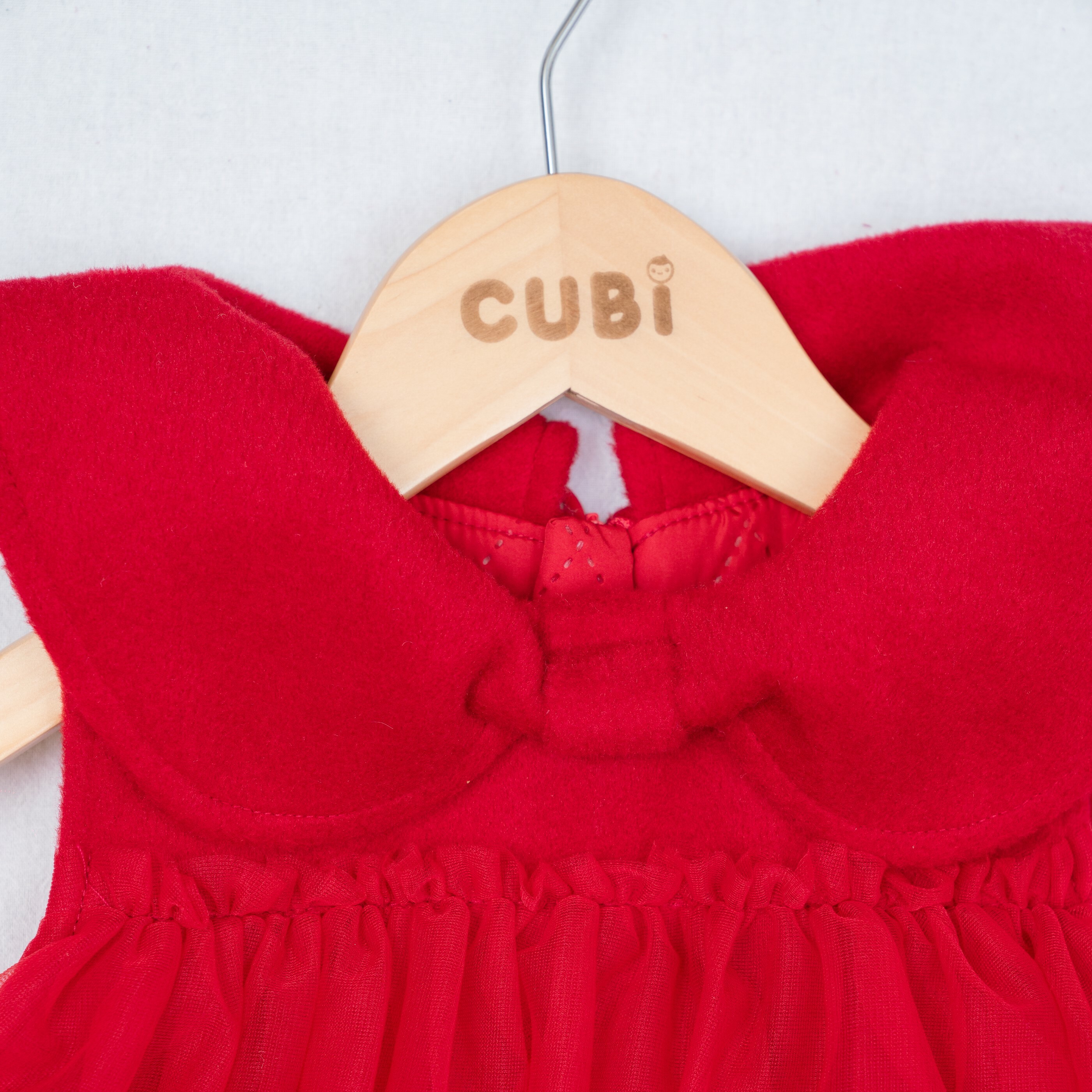 蝴蝶領柔紗洋裝-領口