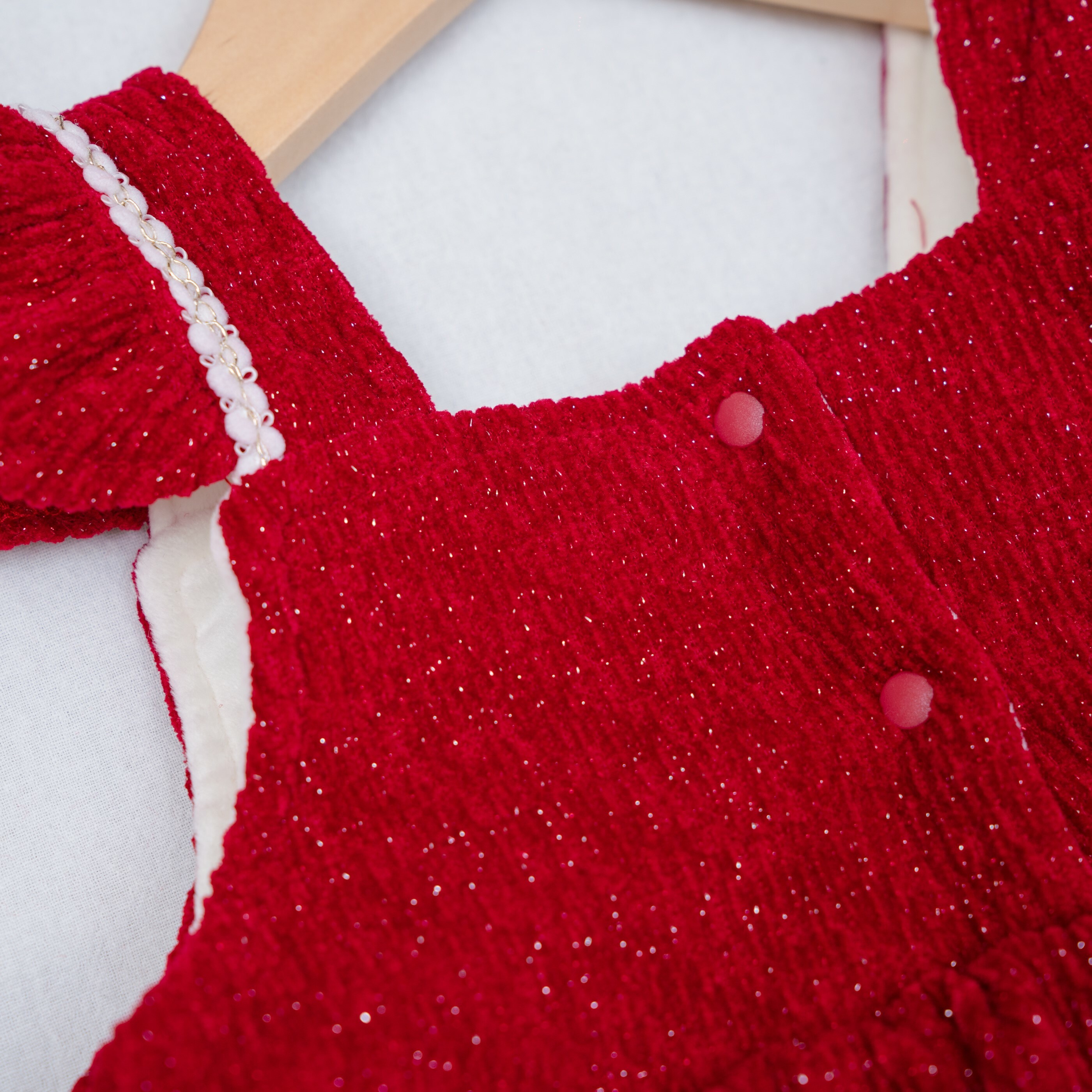 紅蝴蝶結姐妹款洋裝-背面細節扣子