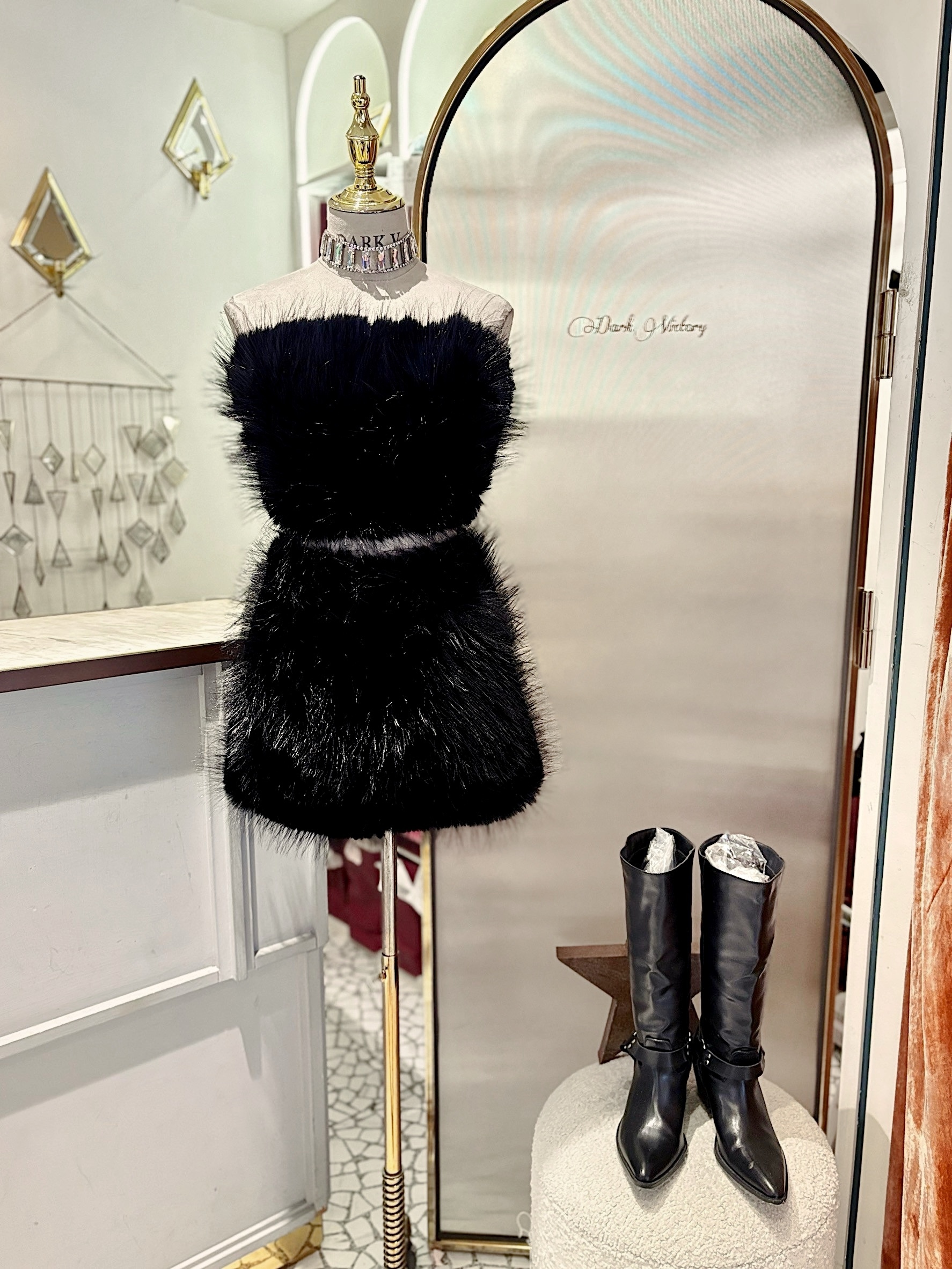 Black Midnight黑色 Vegan皮草毛毛短上衣+ 高腰Mini Skirt