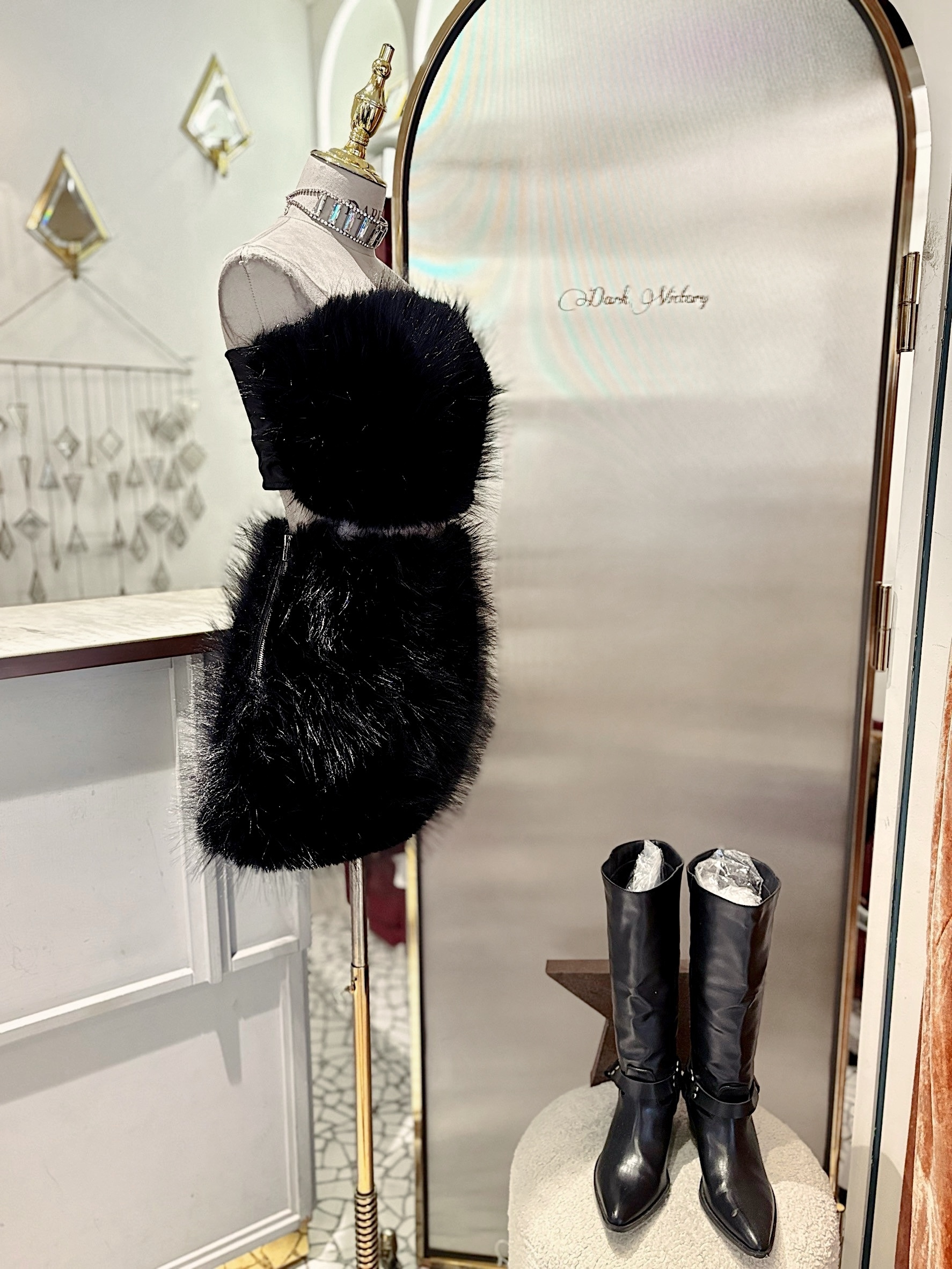 Black Midnight黑色 Vegan皮草毛毛短上衣+ 高腰Mini Skirt