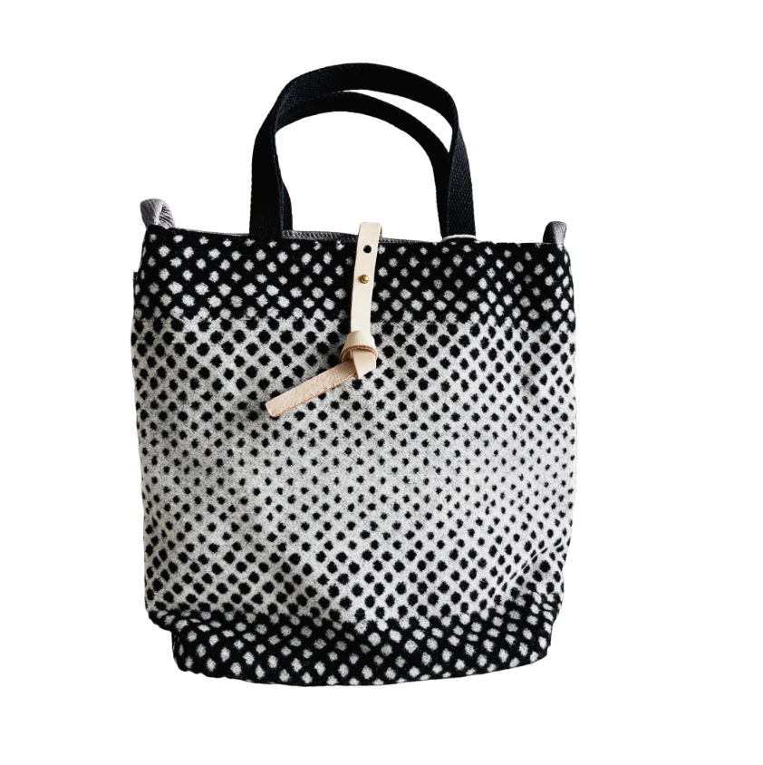 Kyokuhaku 點點毛料托特包