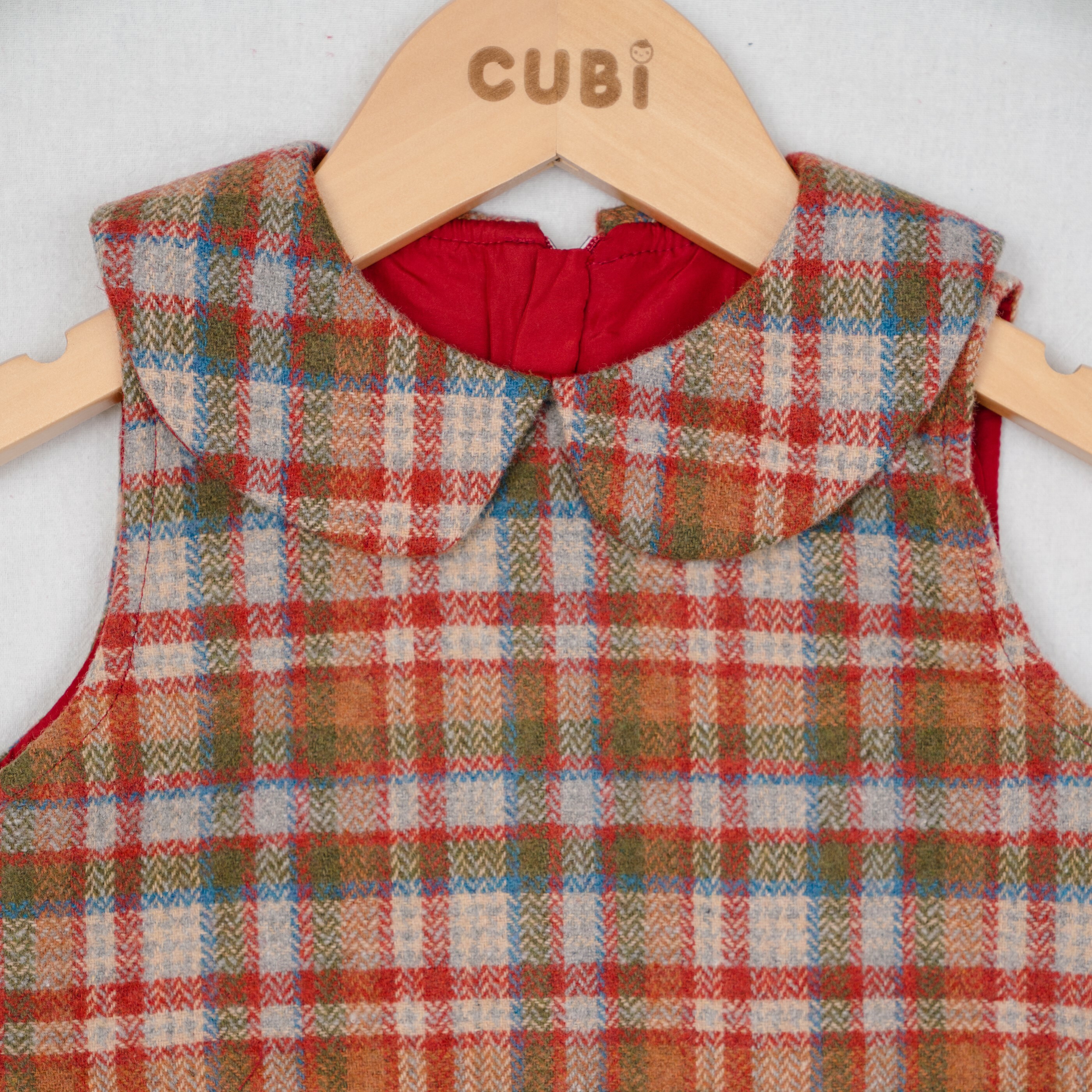 質感娃娃領格紋連身裙-領口