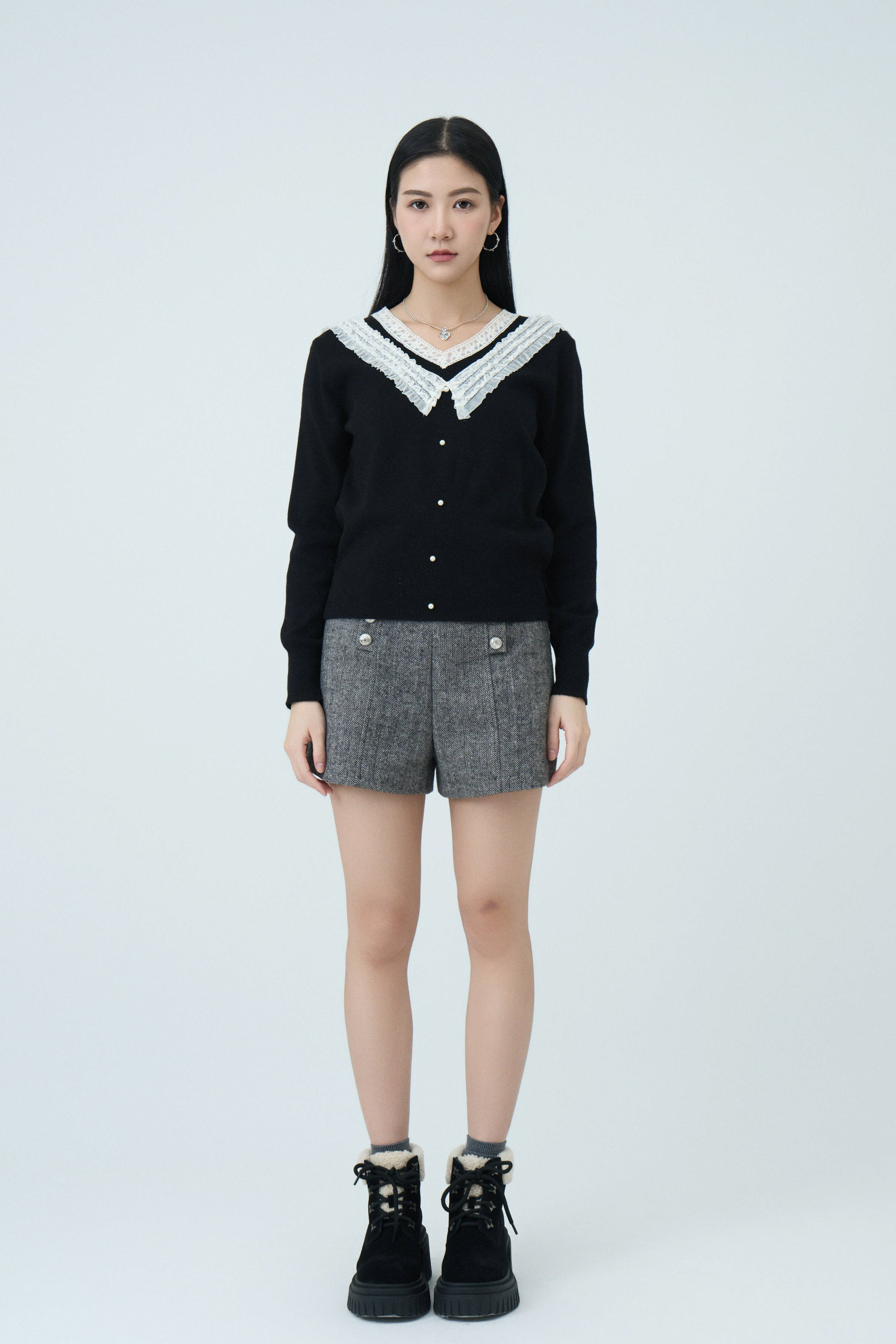 蕾絲花邊領假開胸薄冷衫 (現貨款式）