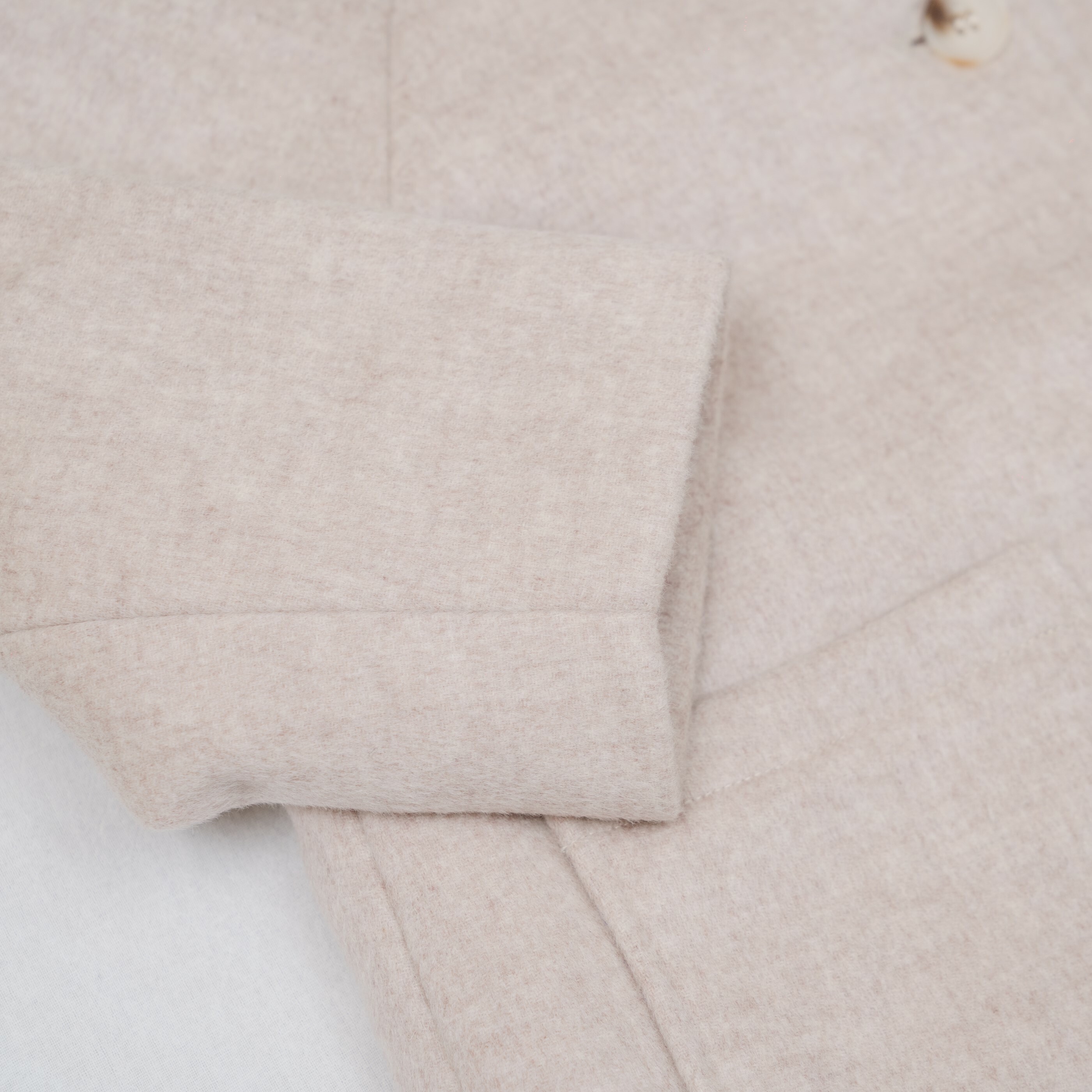 歐式氣質粉色羊毛大衣-袖子