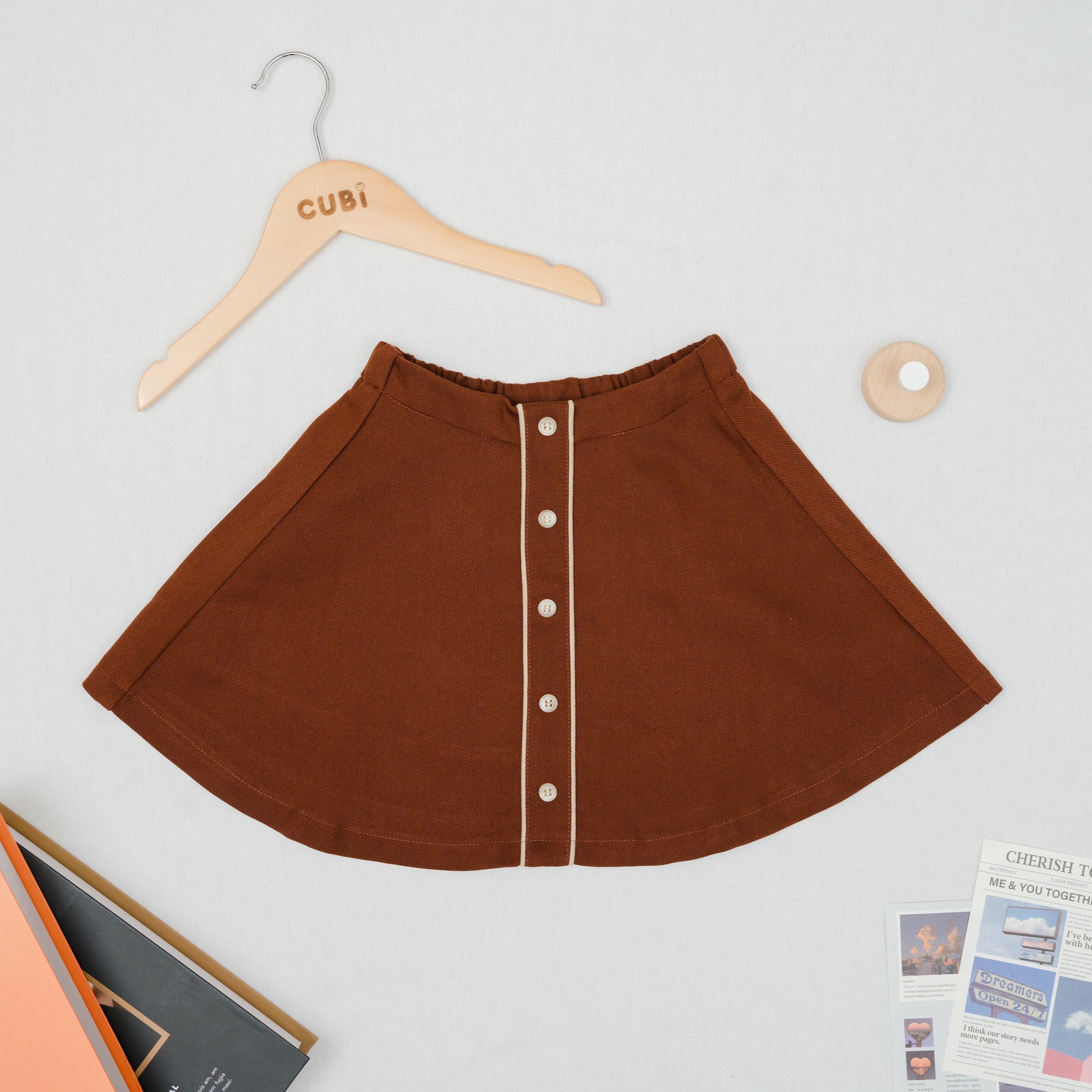 秋款優雅排扣Ａ字短裙(焦糖色)
