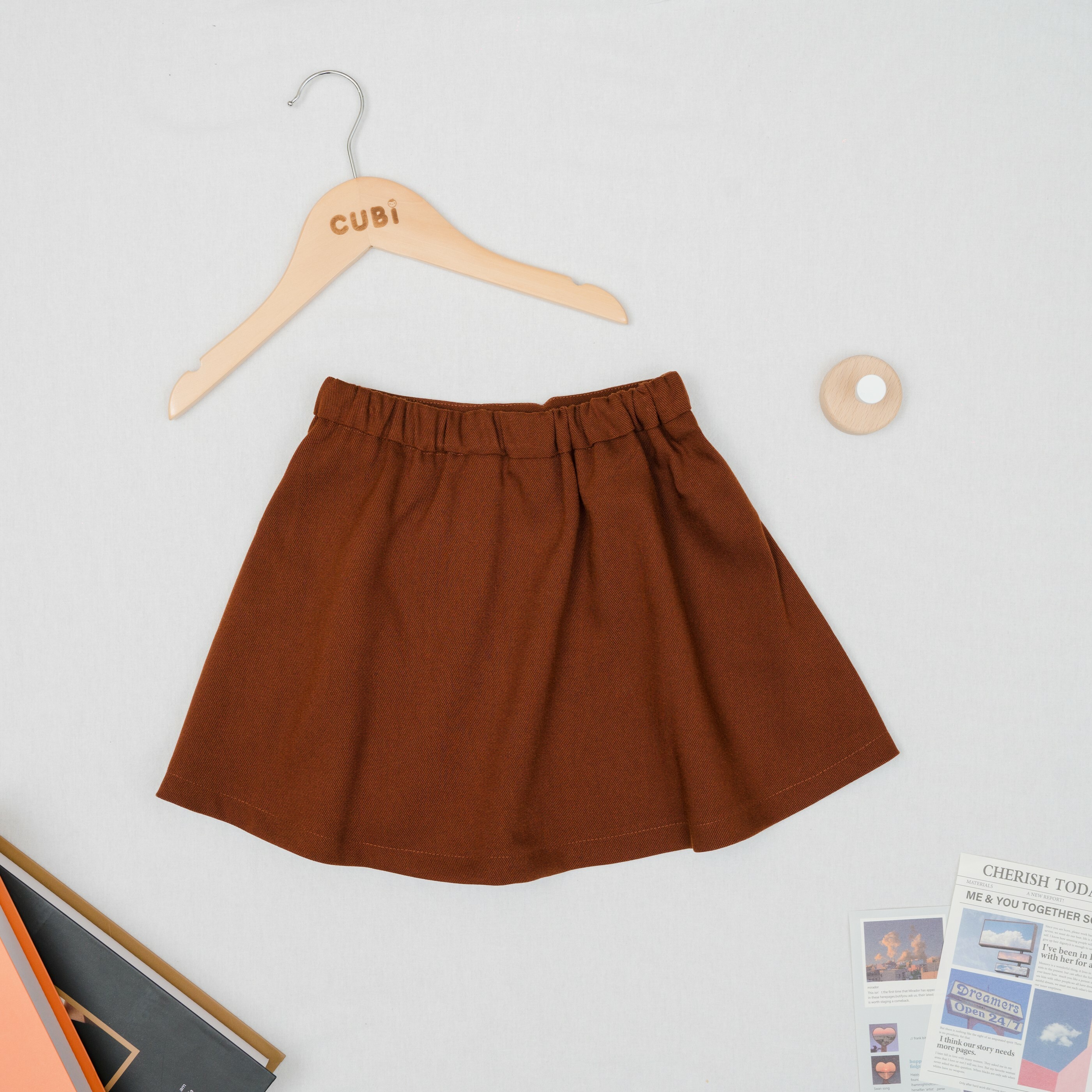 秋款優雅排扣Ａ字短裙(焦糖色)-背面