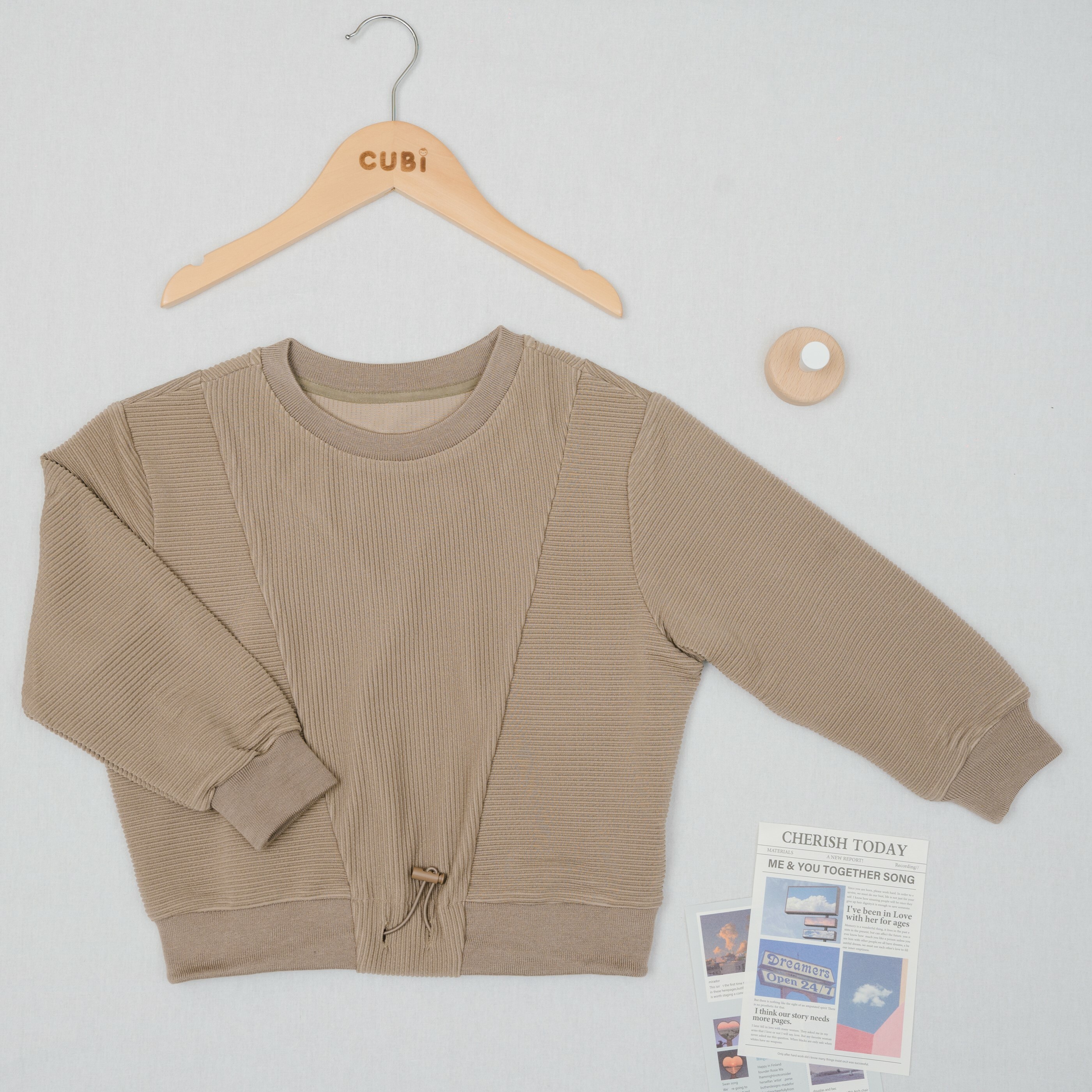 秋款小束帶剪裁上衣