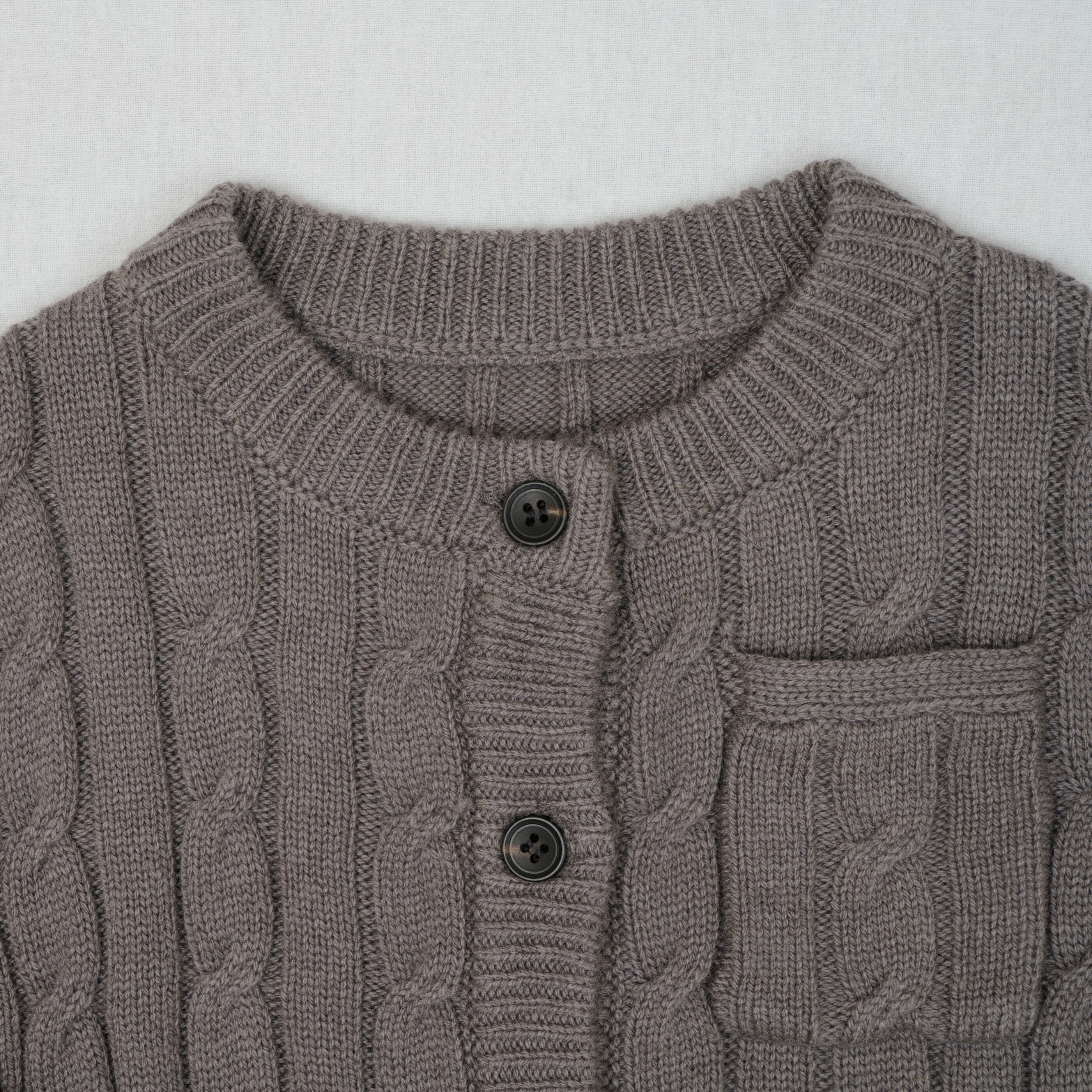 羊毛針織薄外套(深灰)-領口