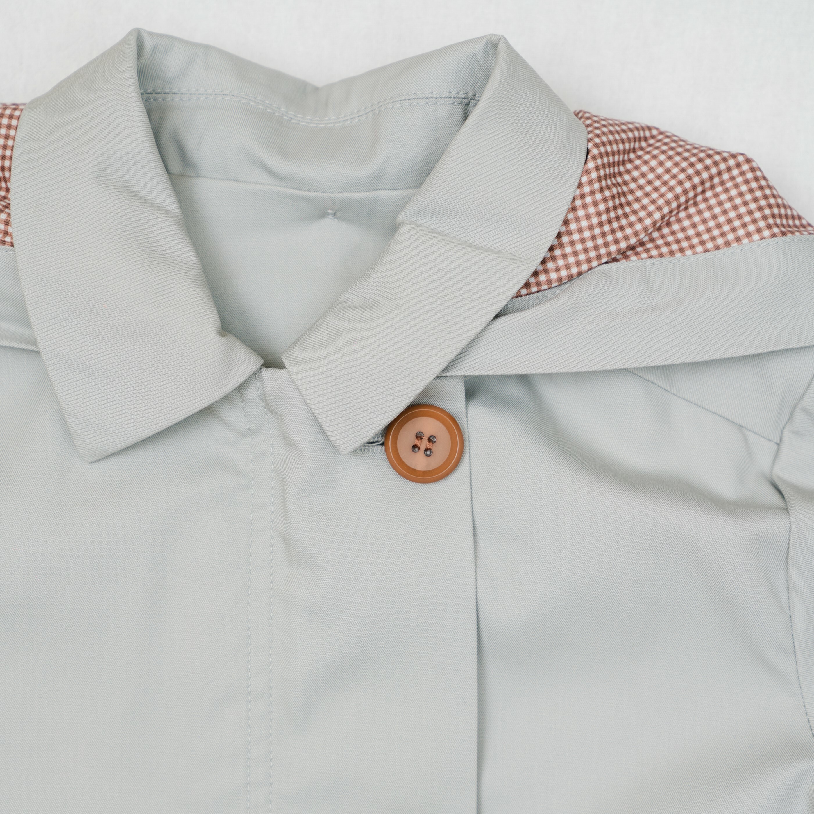 秋款可拆帽防風風衣-領口