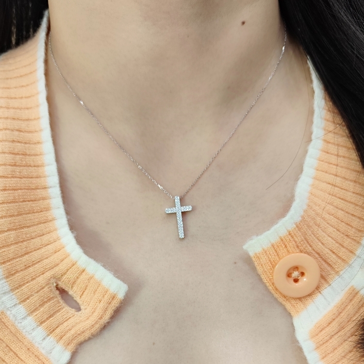 18K白金十字架鑽石頸鏈