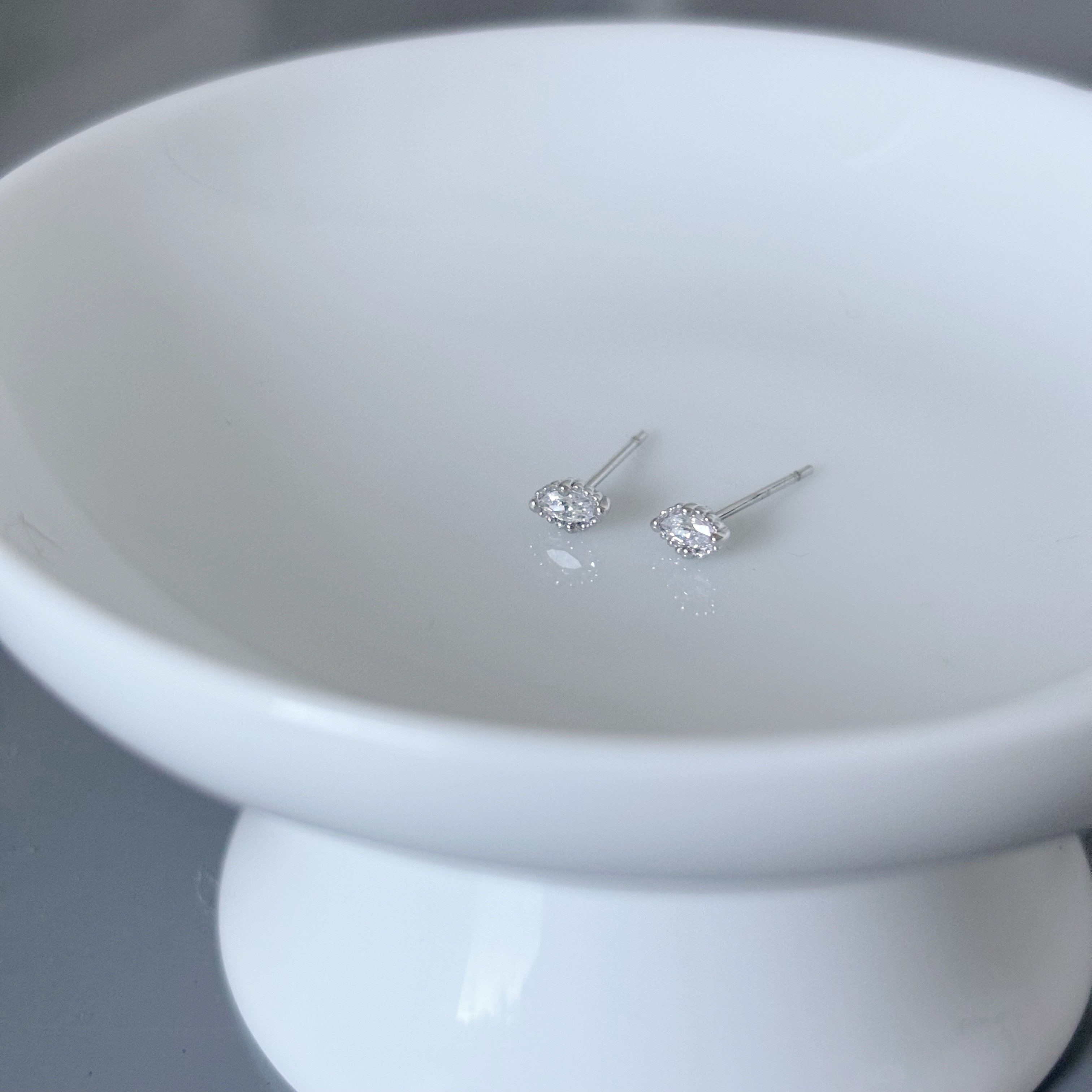 10K蛋糕四爪眼形鋯石耳環