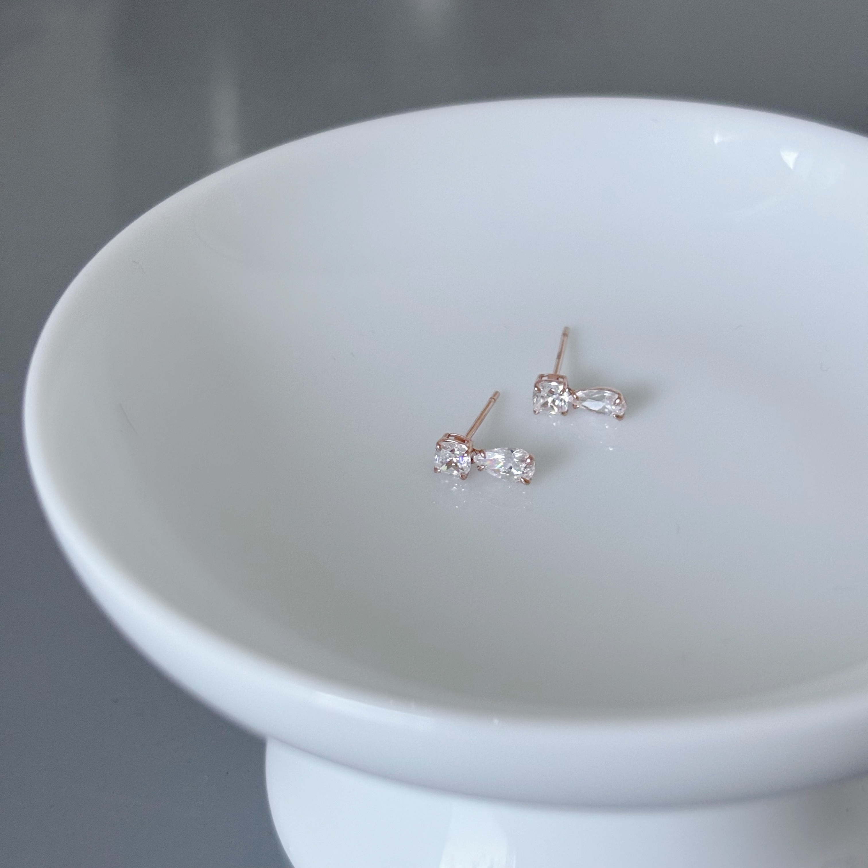 10K晃晃方形水滴鋯石耳環