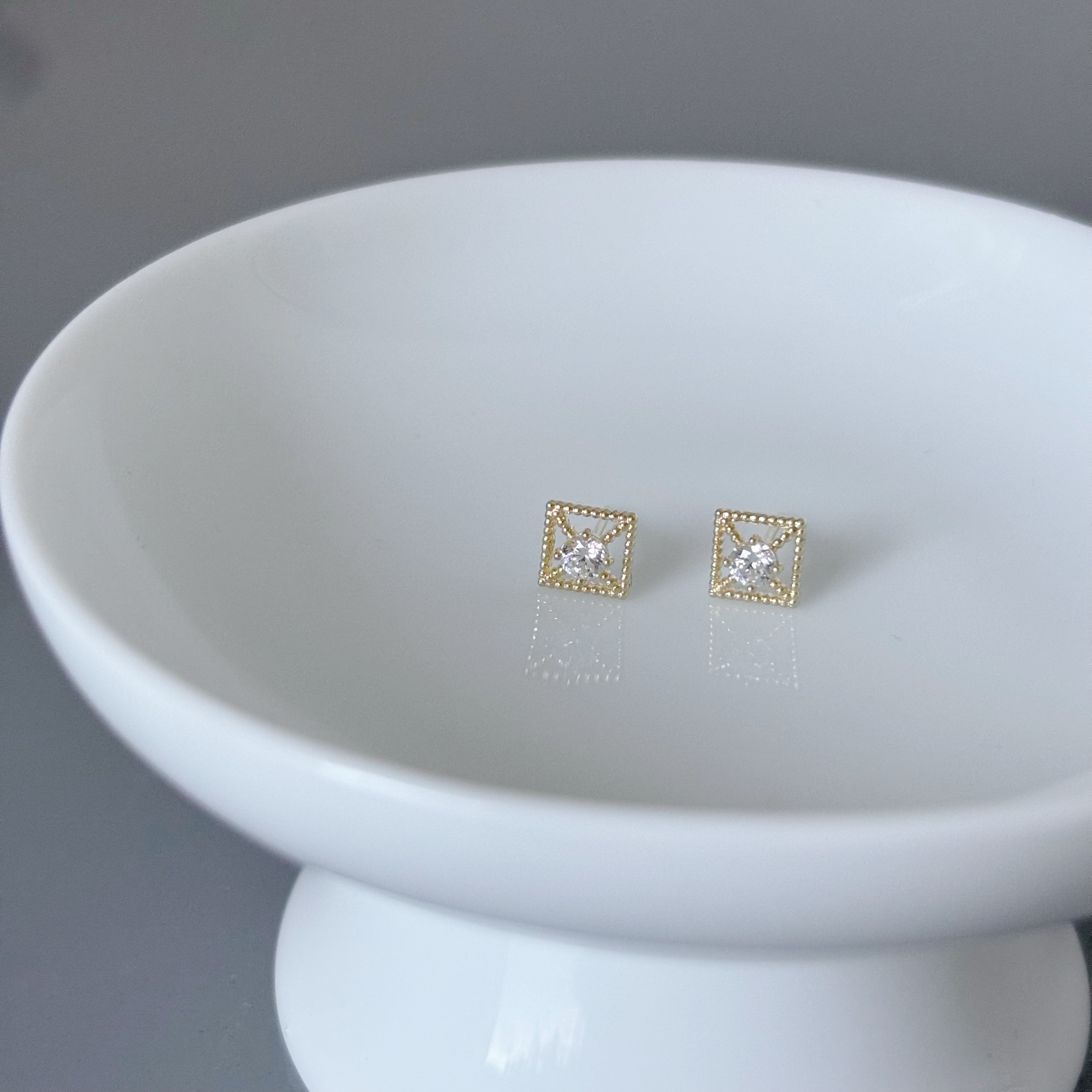 10K麻花交叉方形鋯石耳環