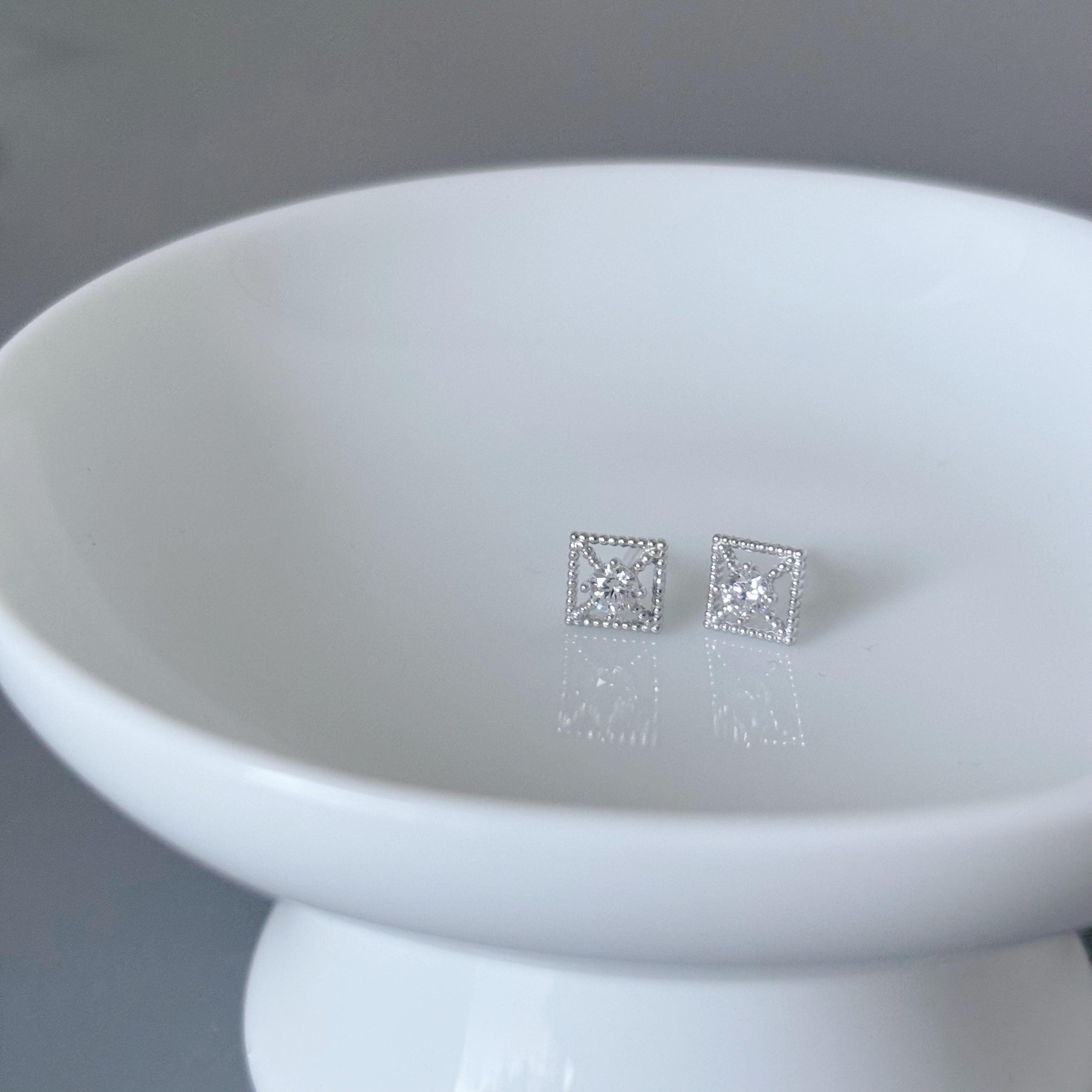 10K麻花交叉方形鋯石耳環